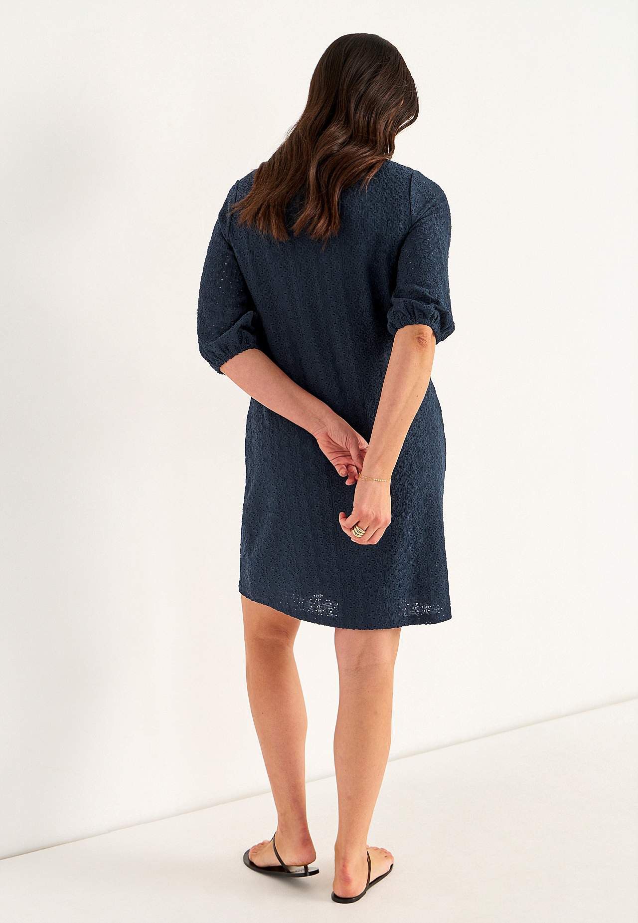 Jerseykleid mit Lochstickerei