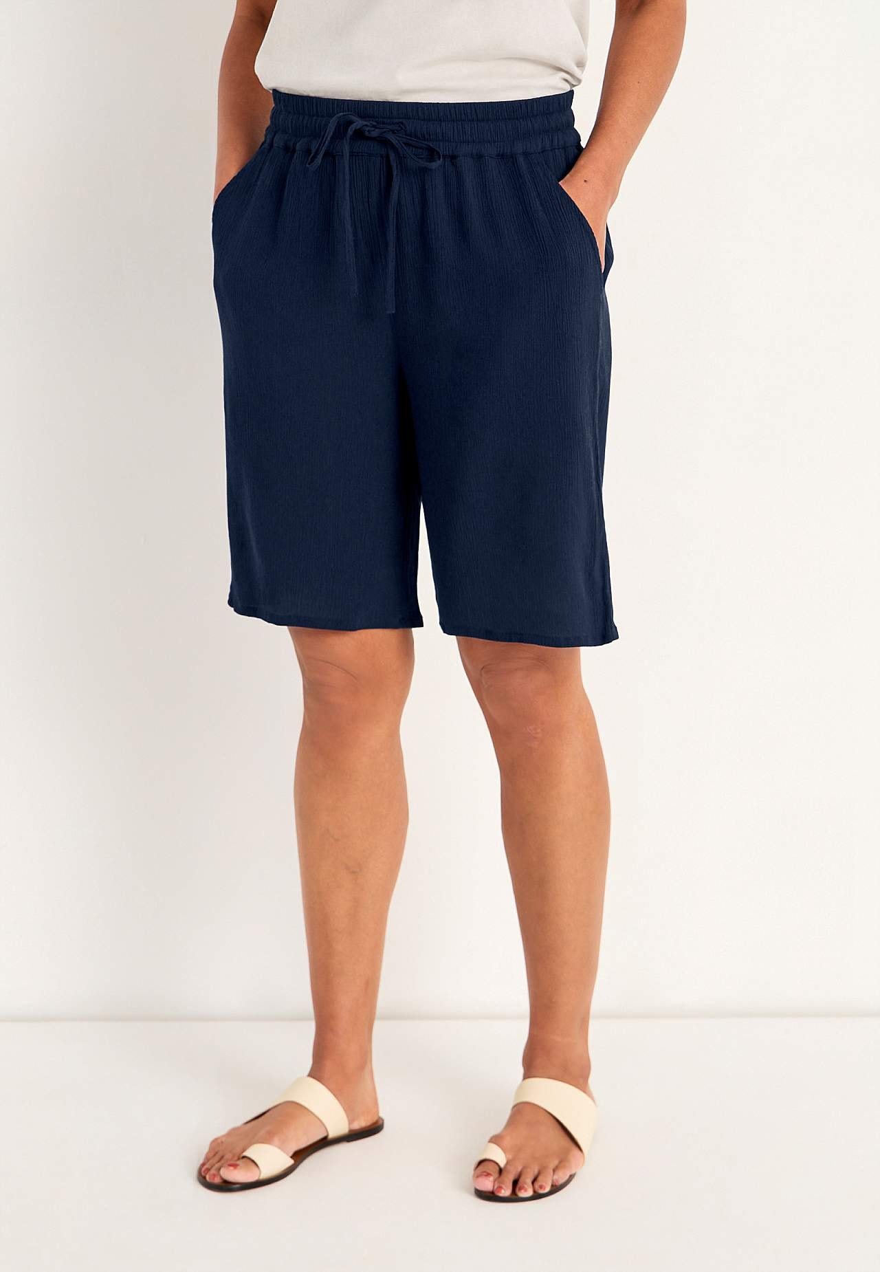 Shorts aus Viskose-Krepp