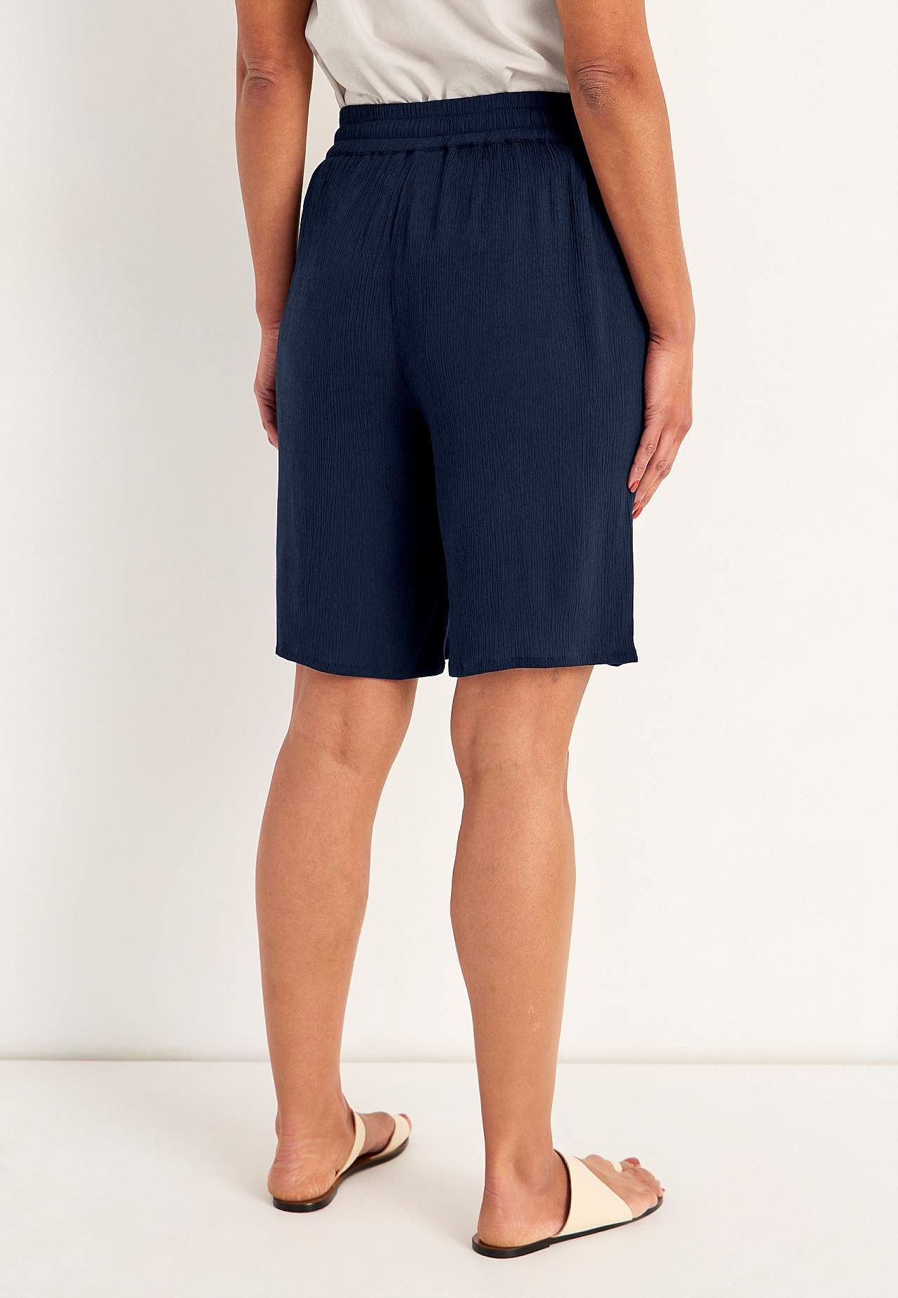 Shorts aus Viskose-Krepp