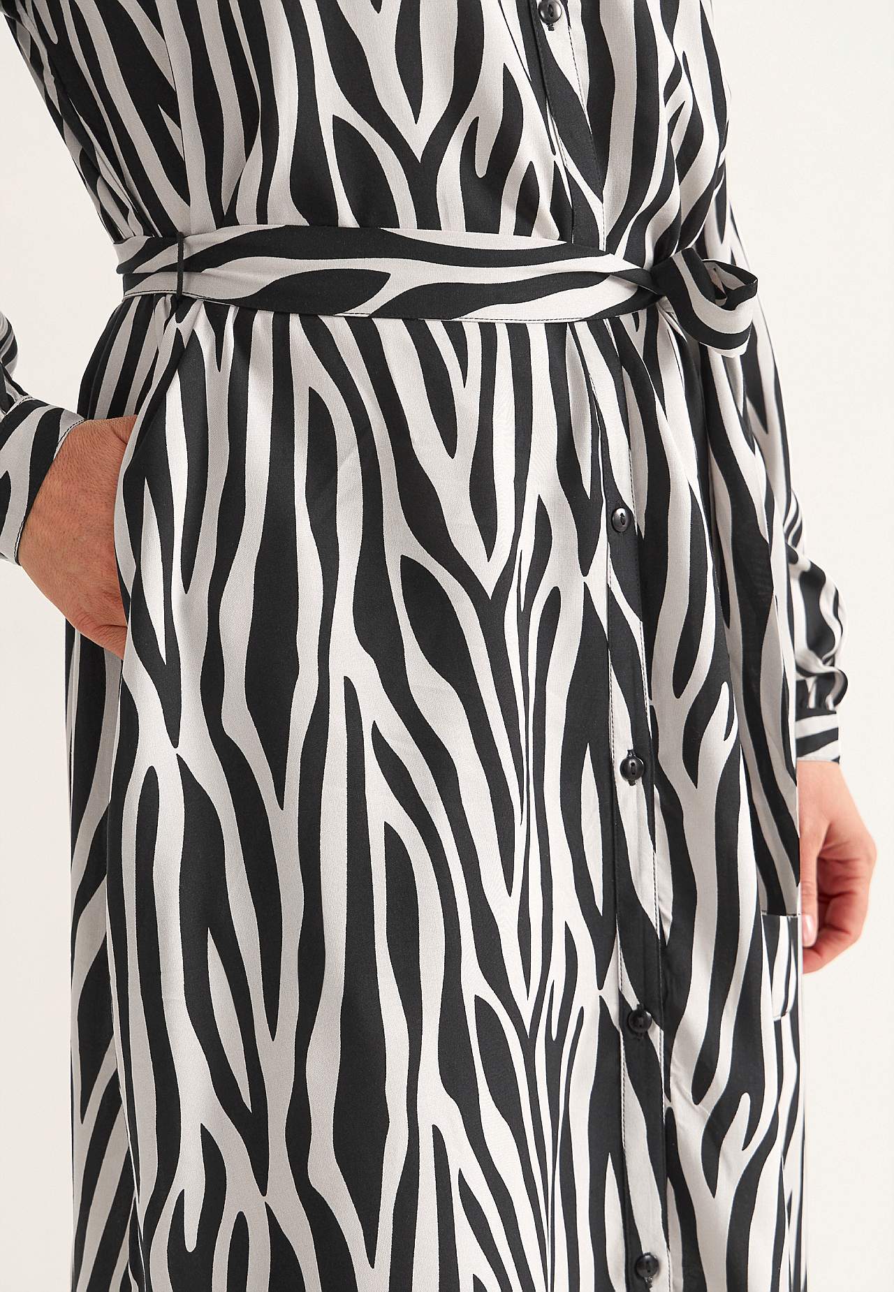 Gewebtes Kleid mit Taschen