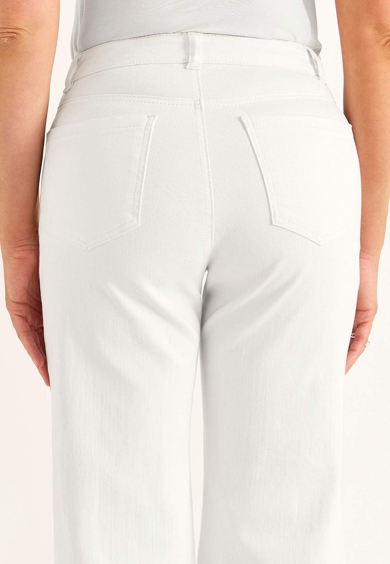 Elastische Knöcheljeans