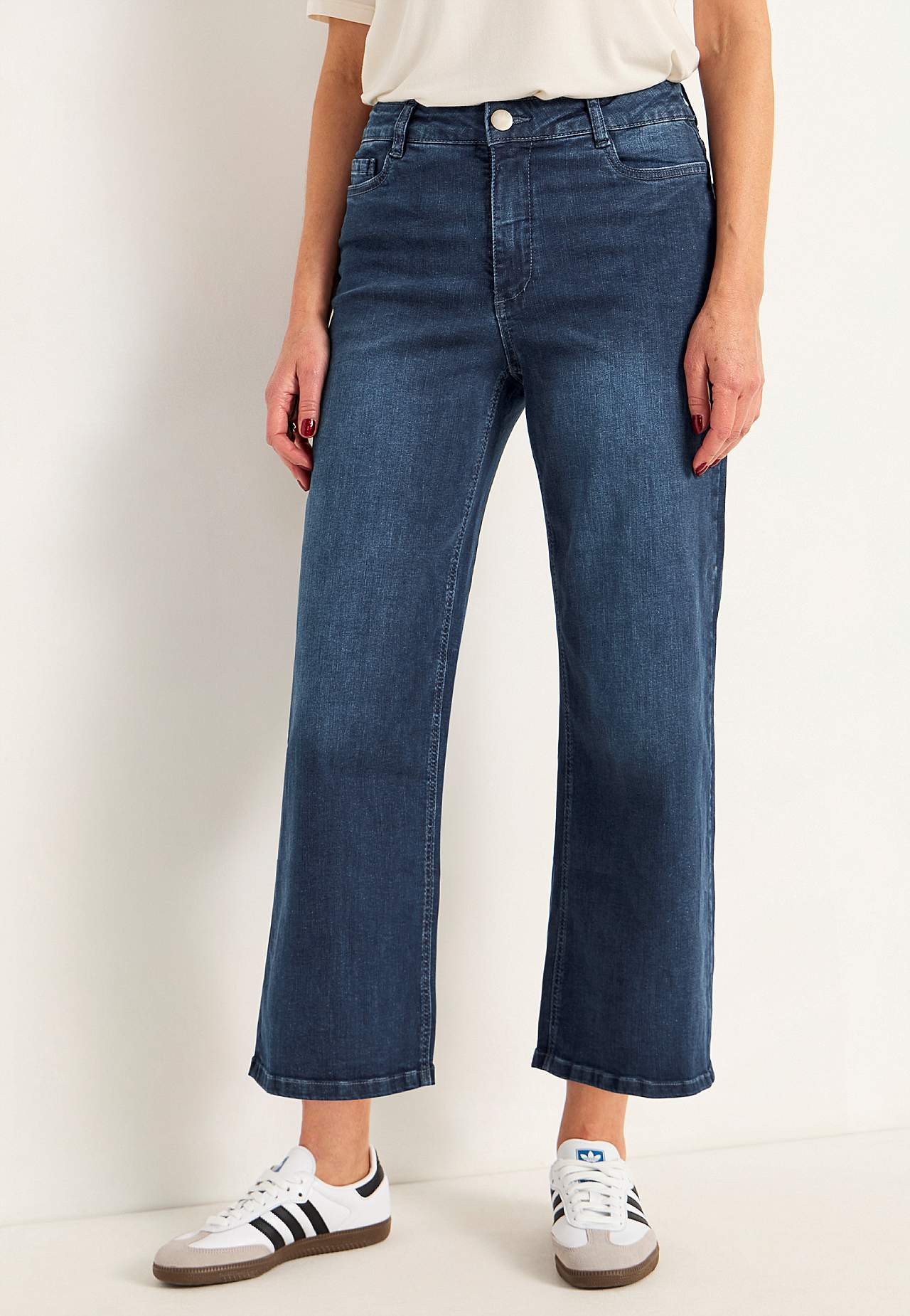 Elastische Knöcheljeans