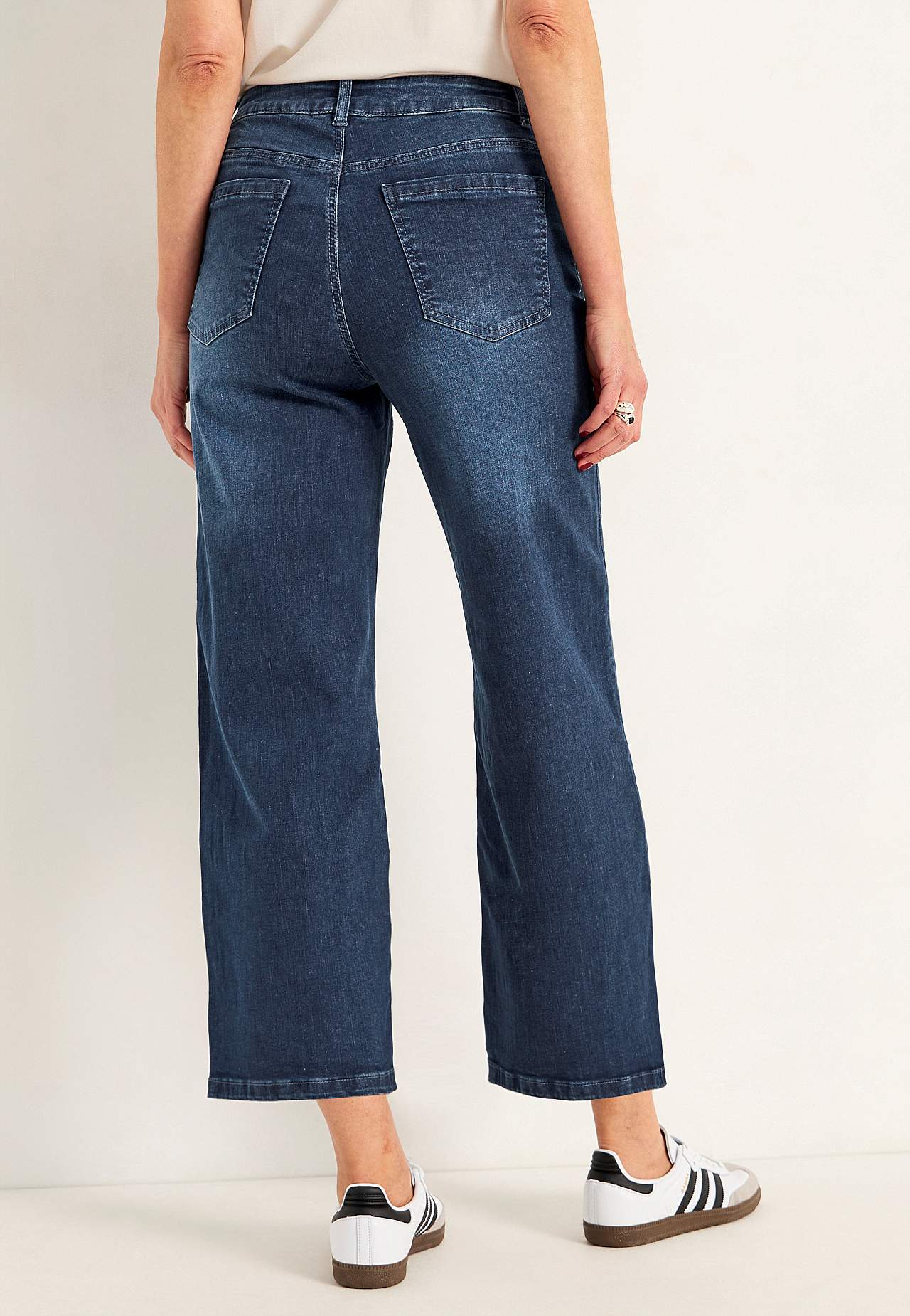 Elastische Knöcheljeans