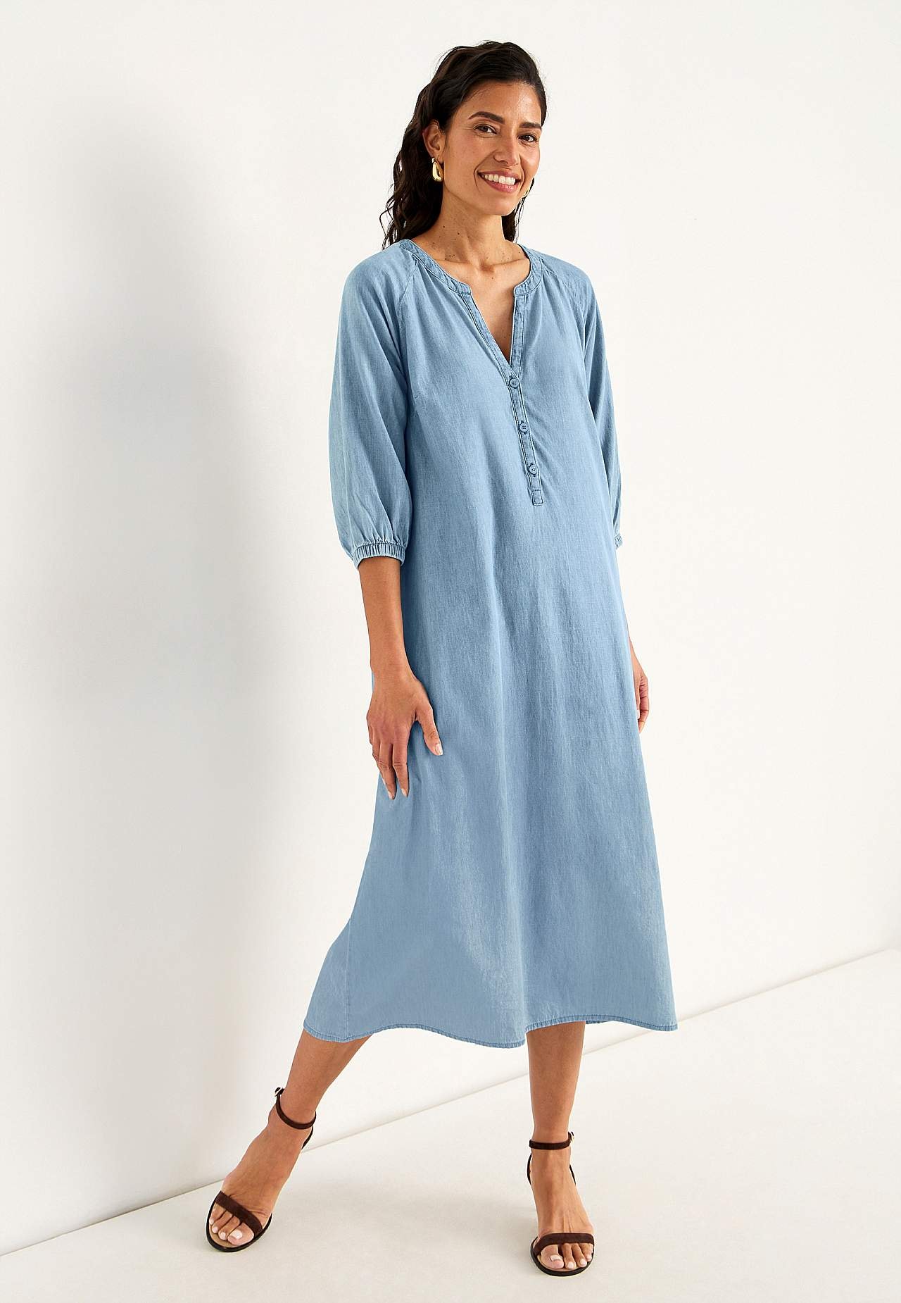 Jeanskleid mit Knöpfen