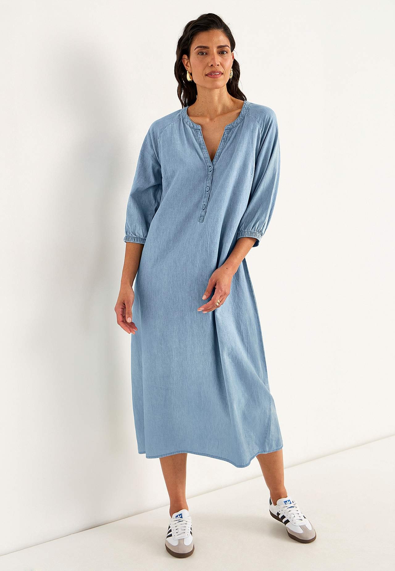 Jeanskleid mit Knöpfen