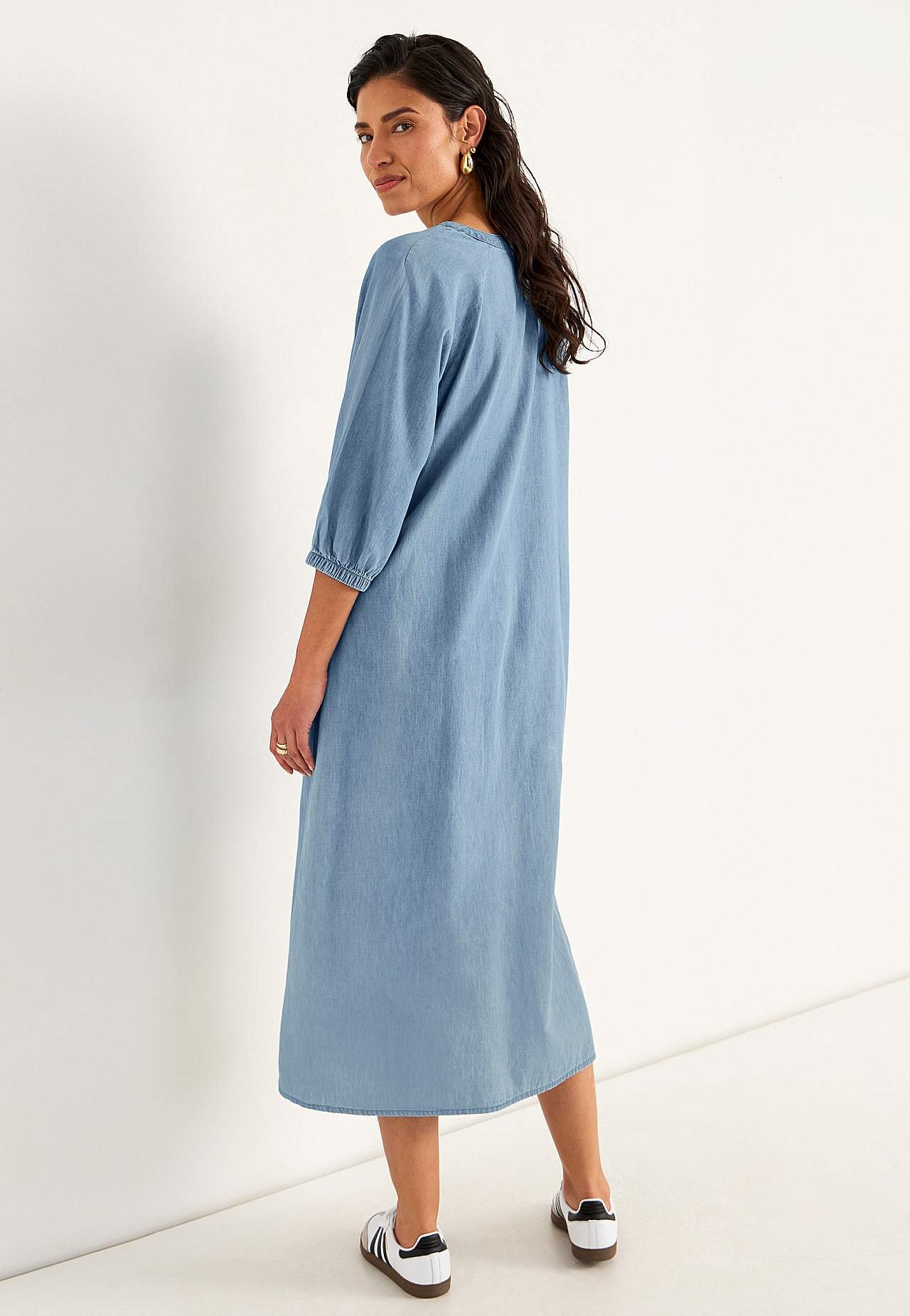 Jeanskleid mit Knöpfen