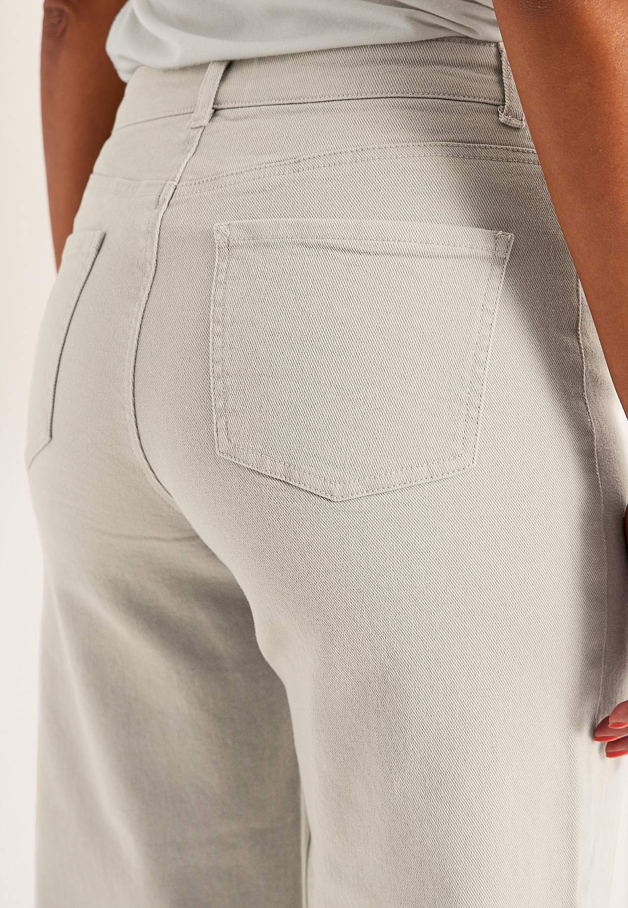 Breite Knöcheljeans