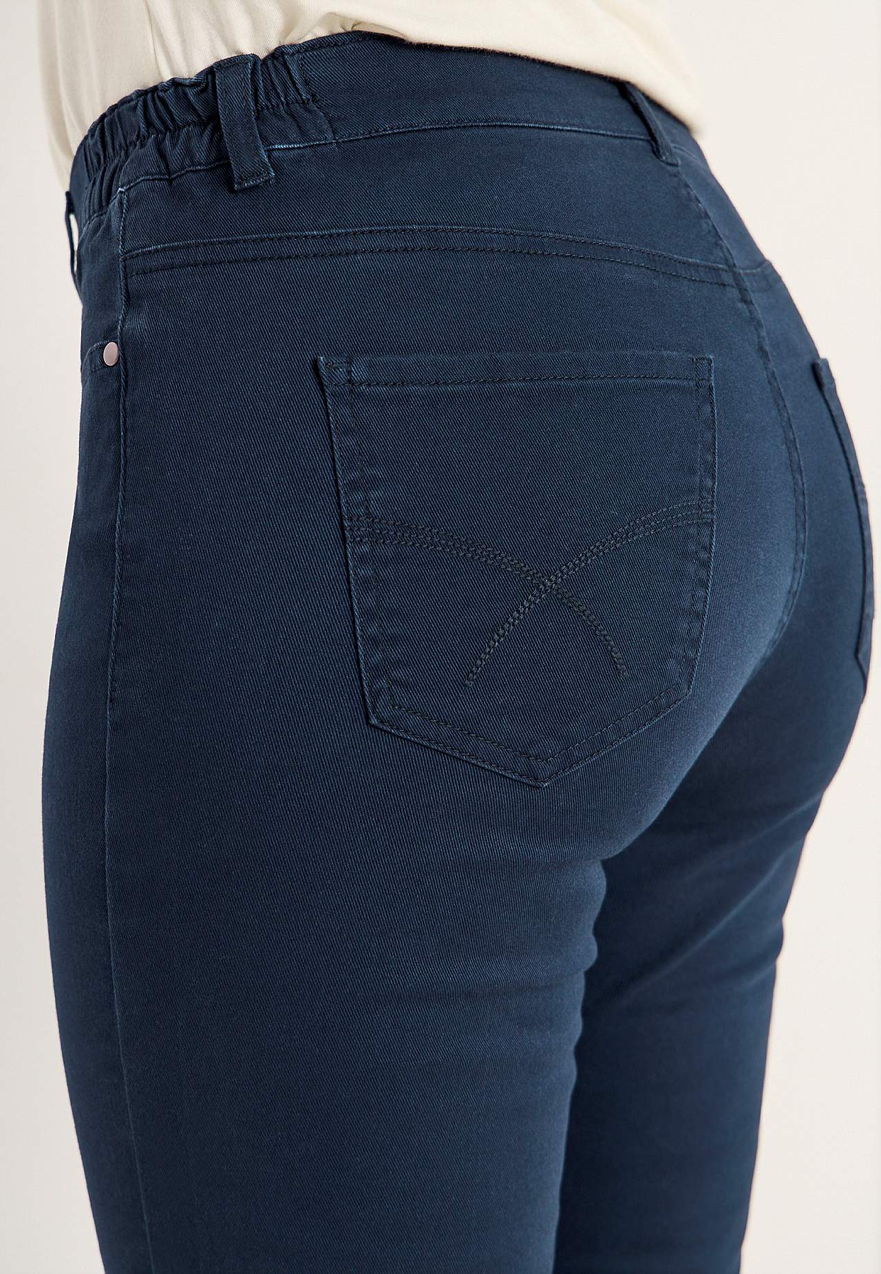 Jeans mit elastischem Bund