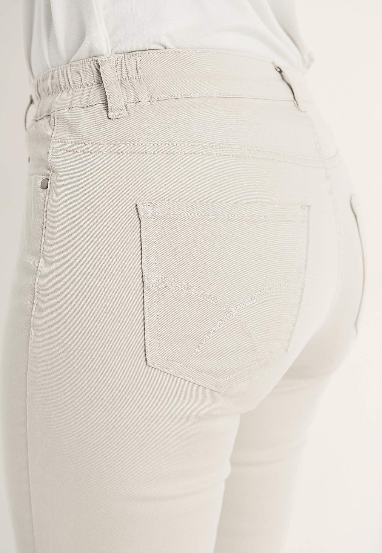 Jeans mit elastischem Bund