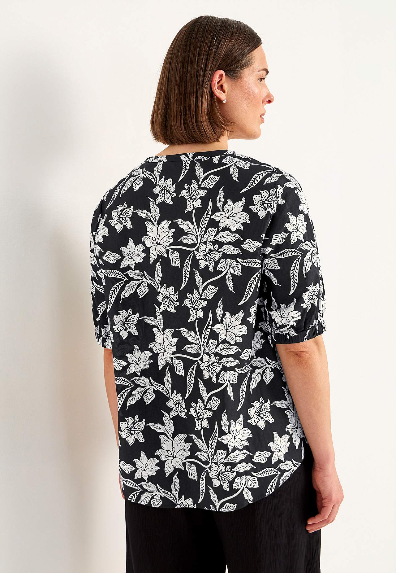 Gewebte, gemusterte Bluse