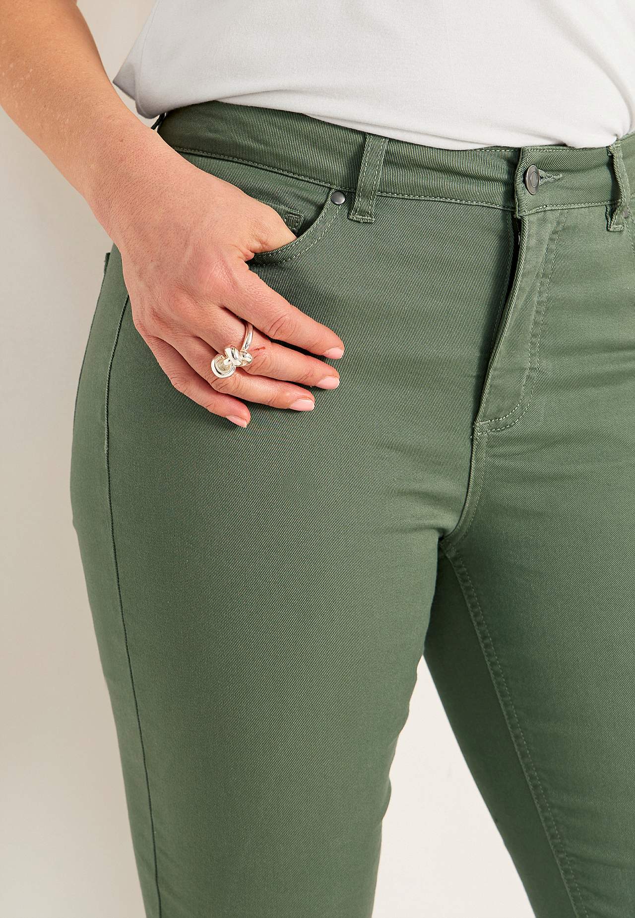 Etwas schlankere Knöcheljeans