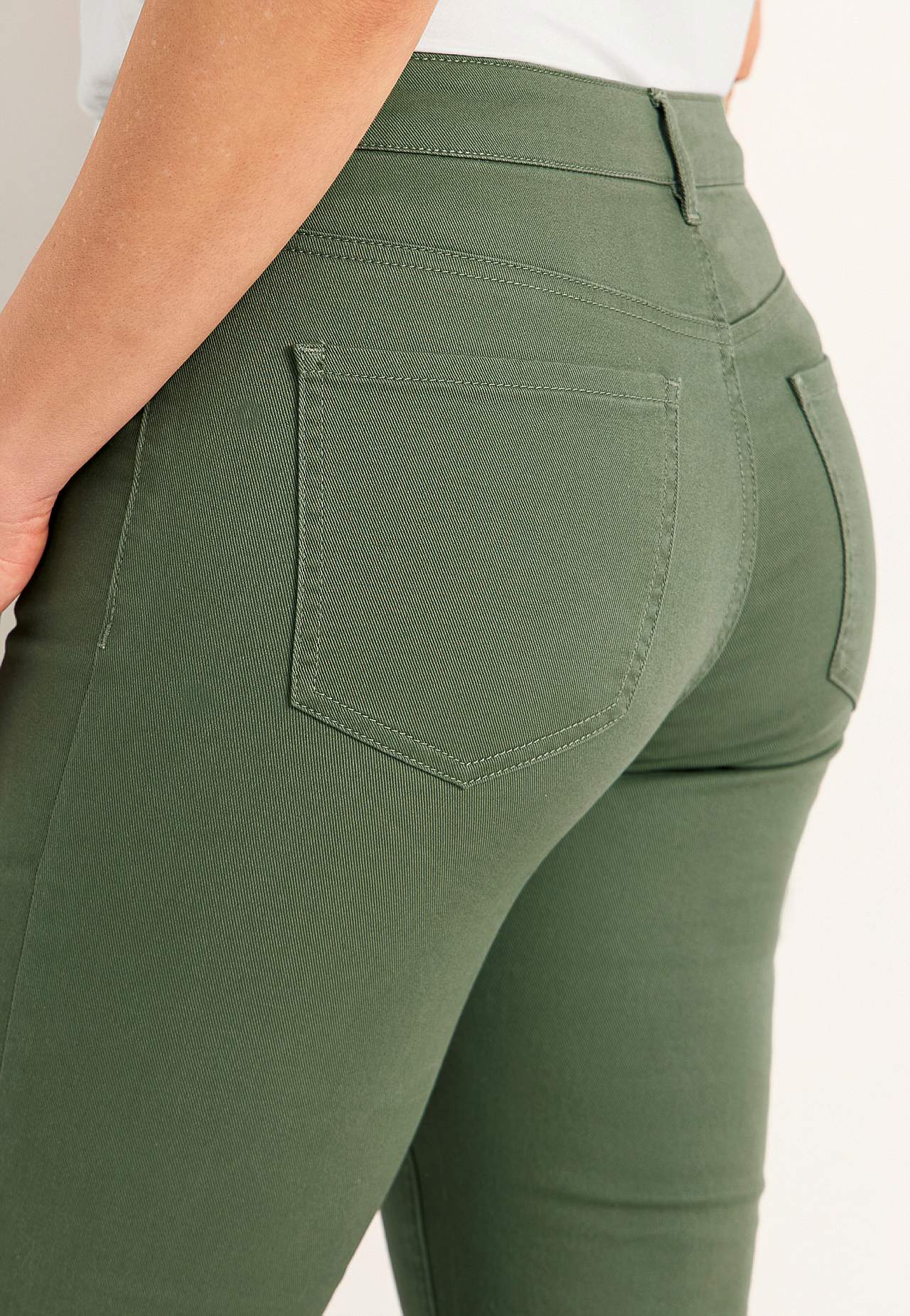 Etwas schlankere Knöcheljeans