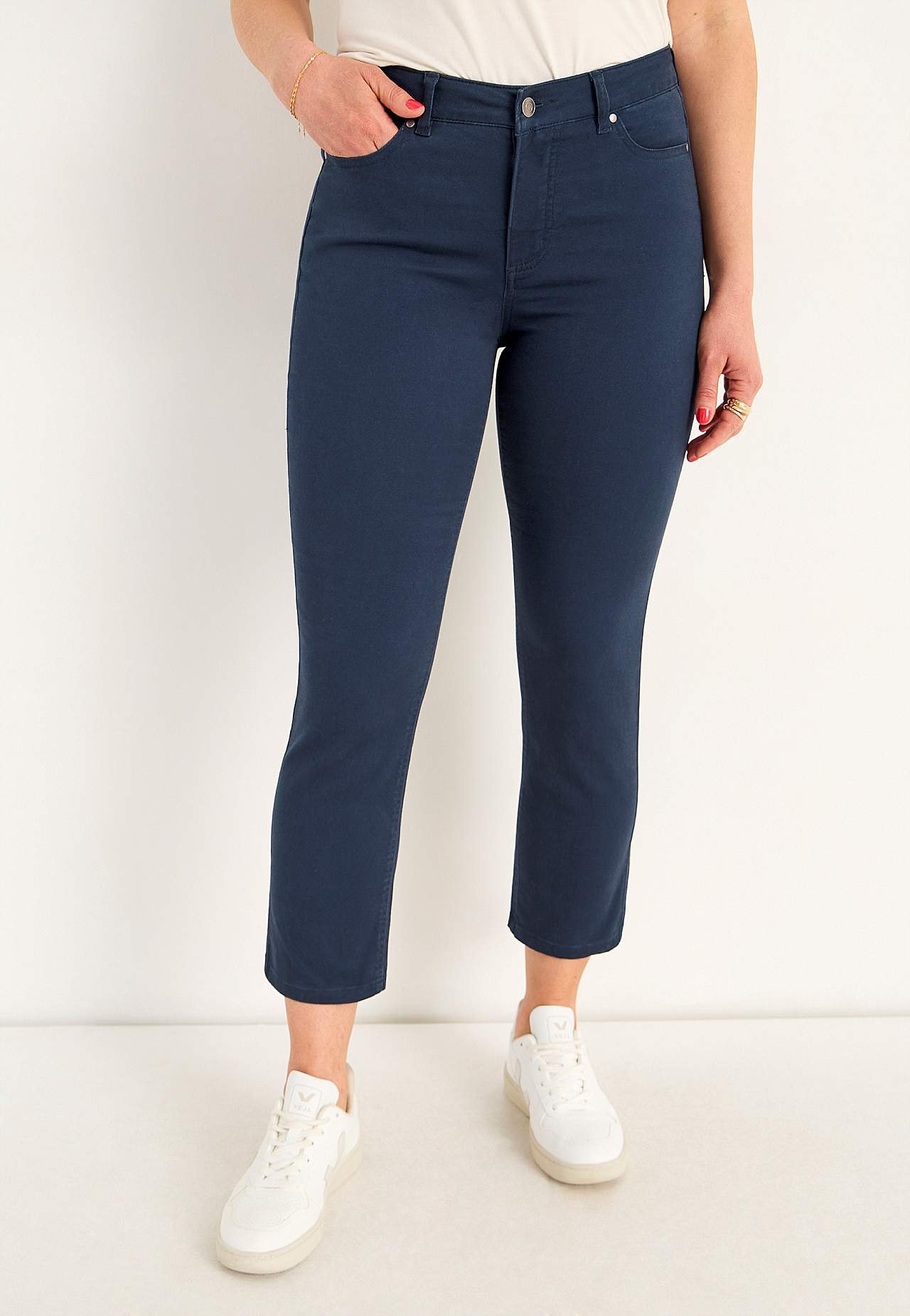 Etwas schlankere Knöcheljeans