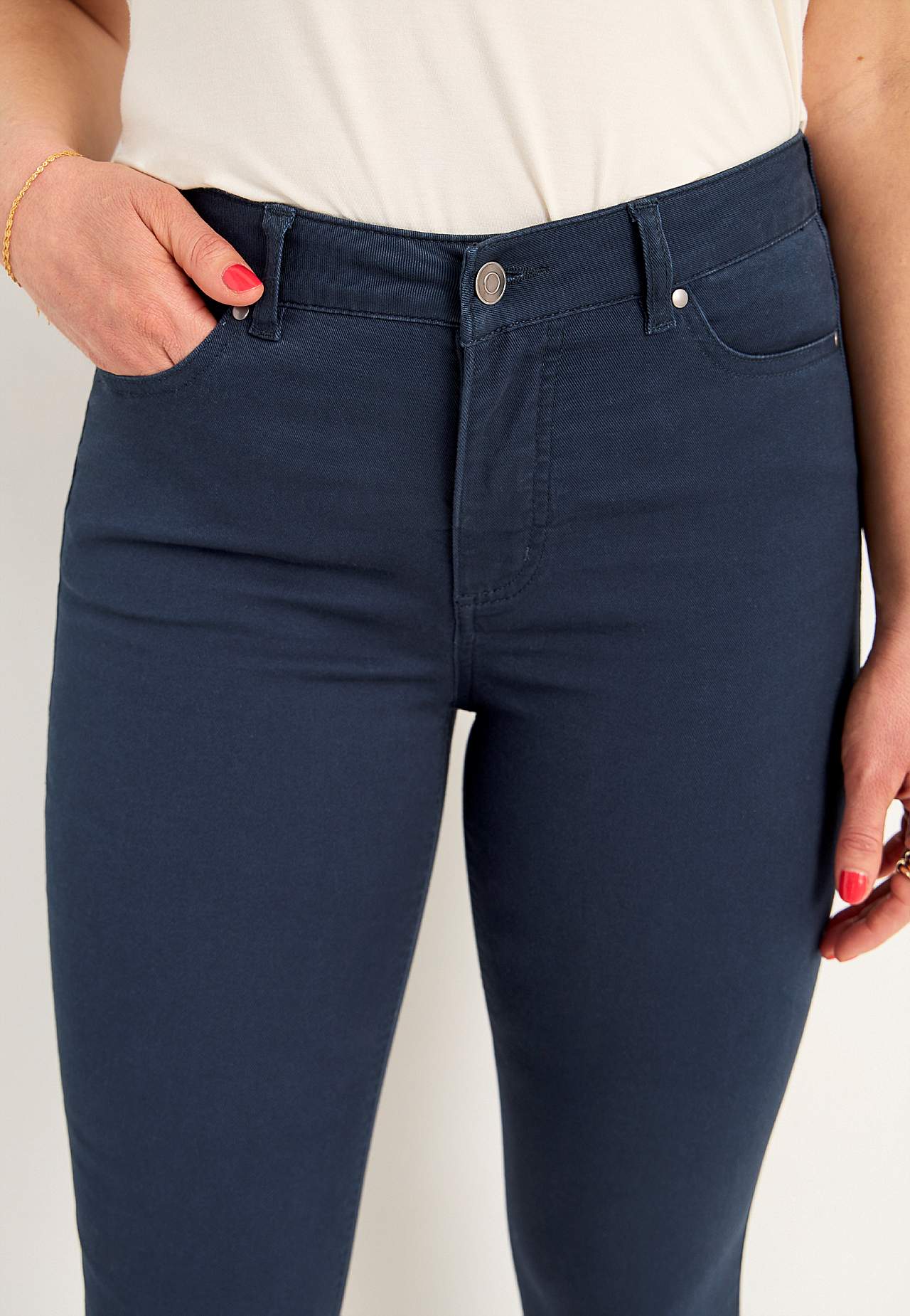 Etwas schlankere Knöcheljeans