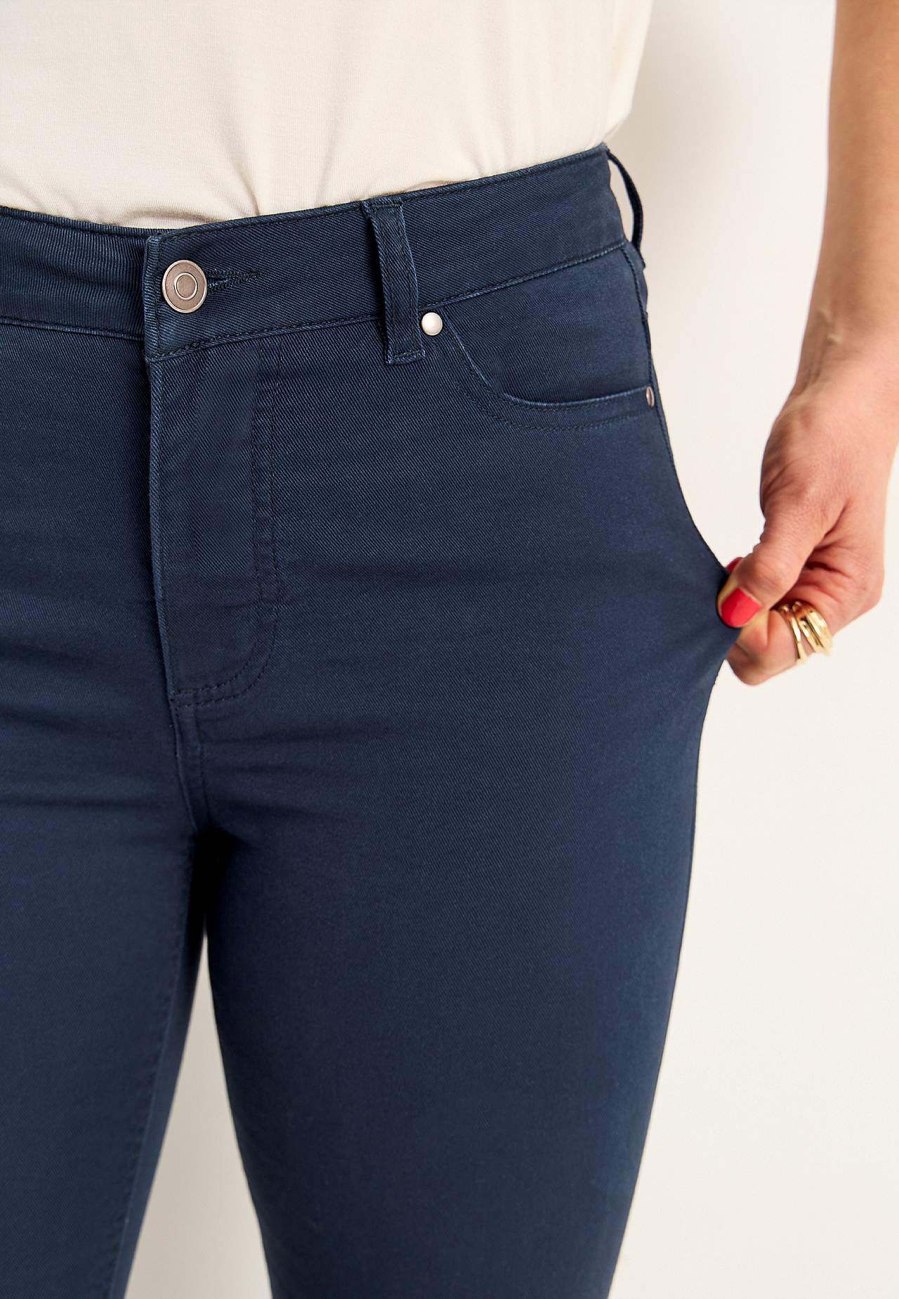 Etwas schlankere Knöcheljeans