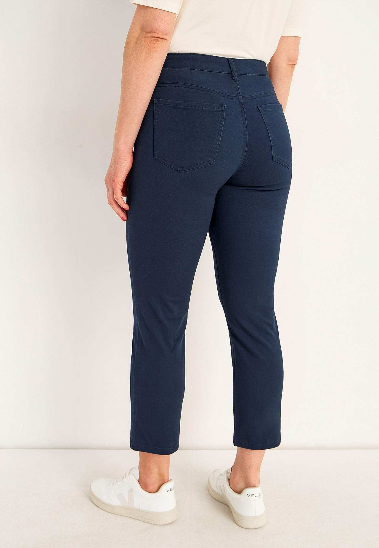 Etwas schlankere Knöcheljeans