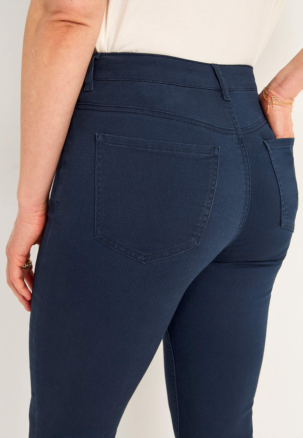 Etwas schlankere Knöcheljeans