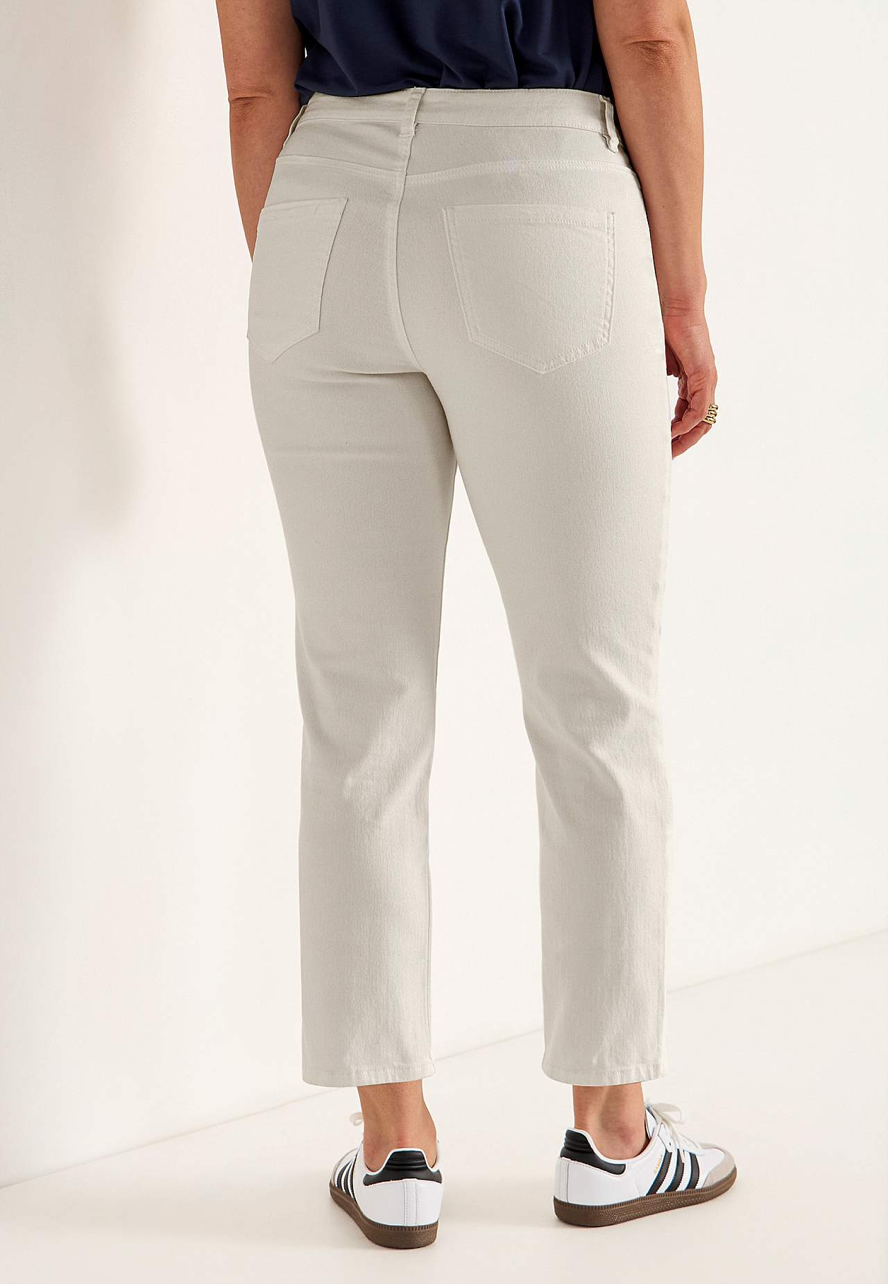 Etwas schlankere Knöcheljeans