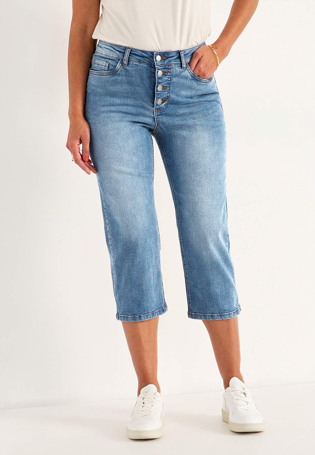 Cropped Jeans mit Knopfverschluss