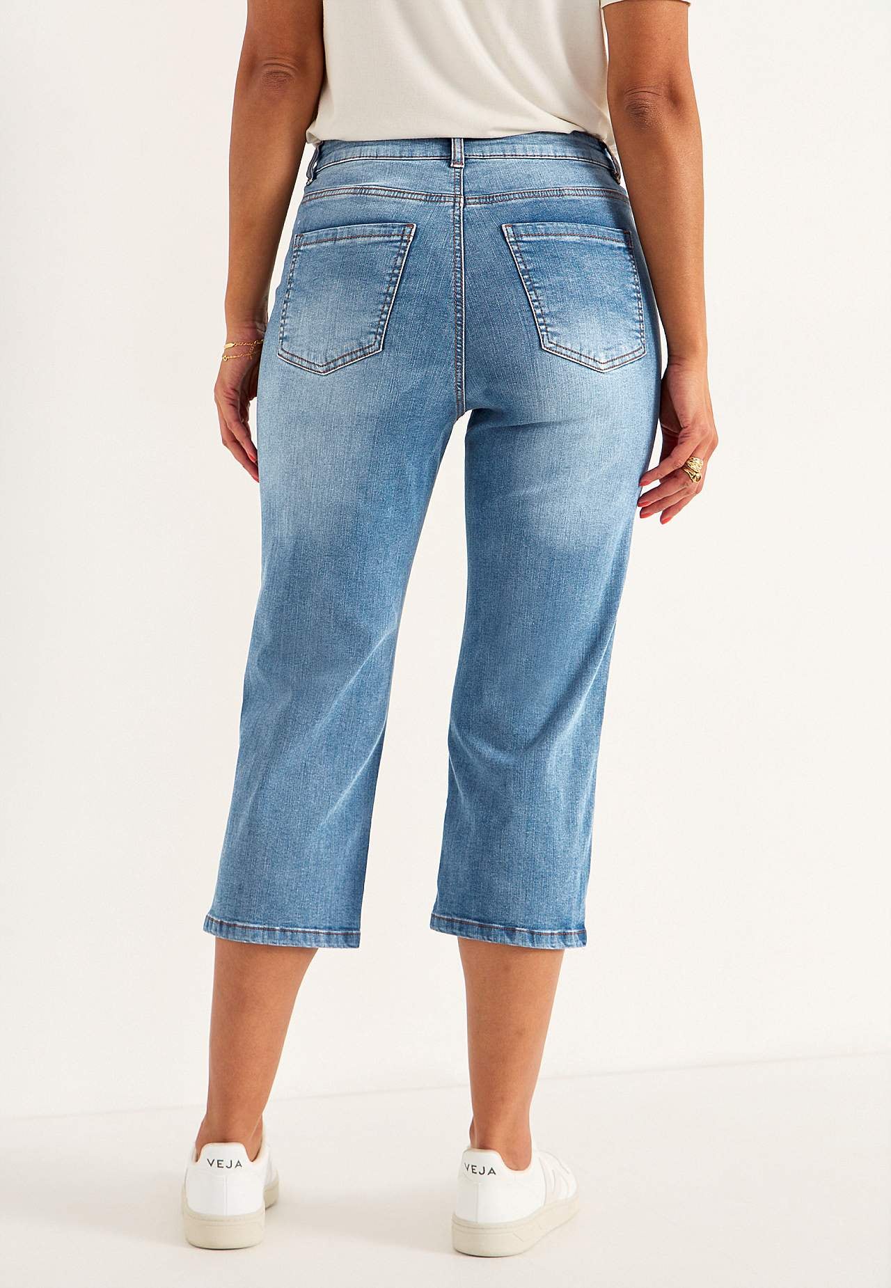 Cropped Jeans mit Knopfverschluss