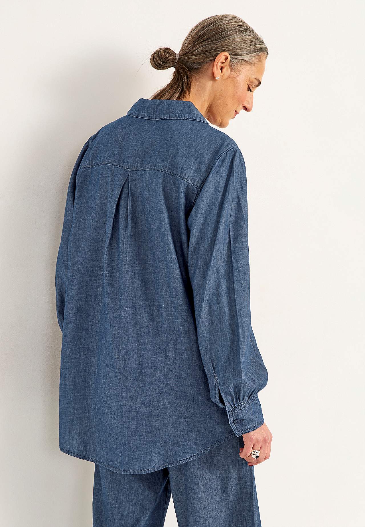 Jeanshemd mit Knöpfen