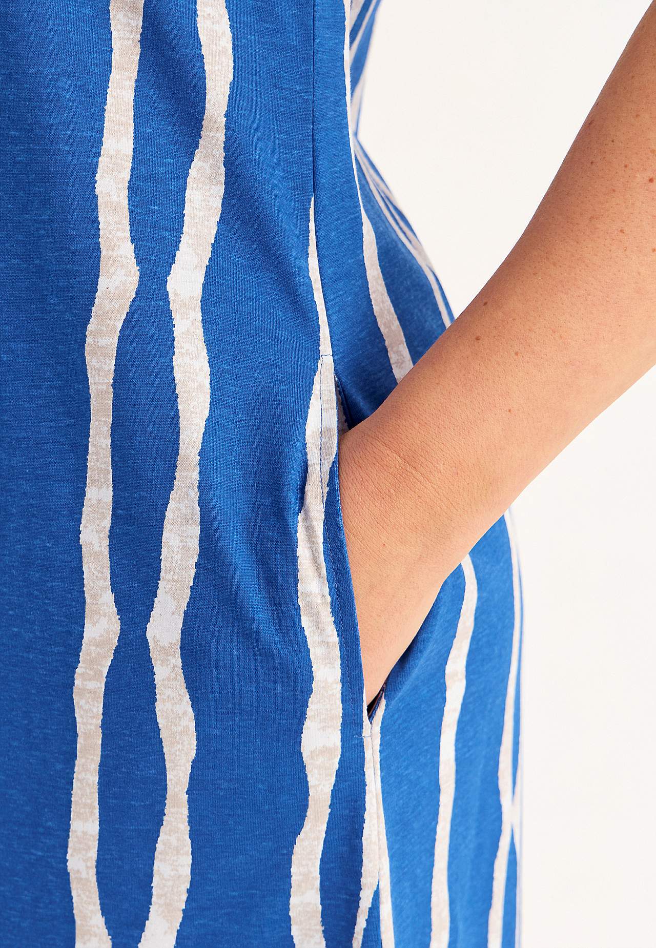Gemustertes Jerseykleid mit Taschen