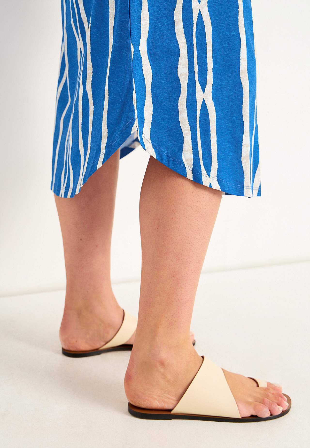 Gemustertes Jerseykleid mit Taschen