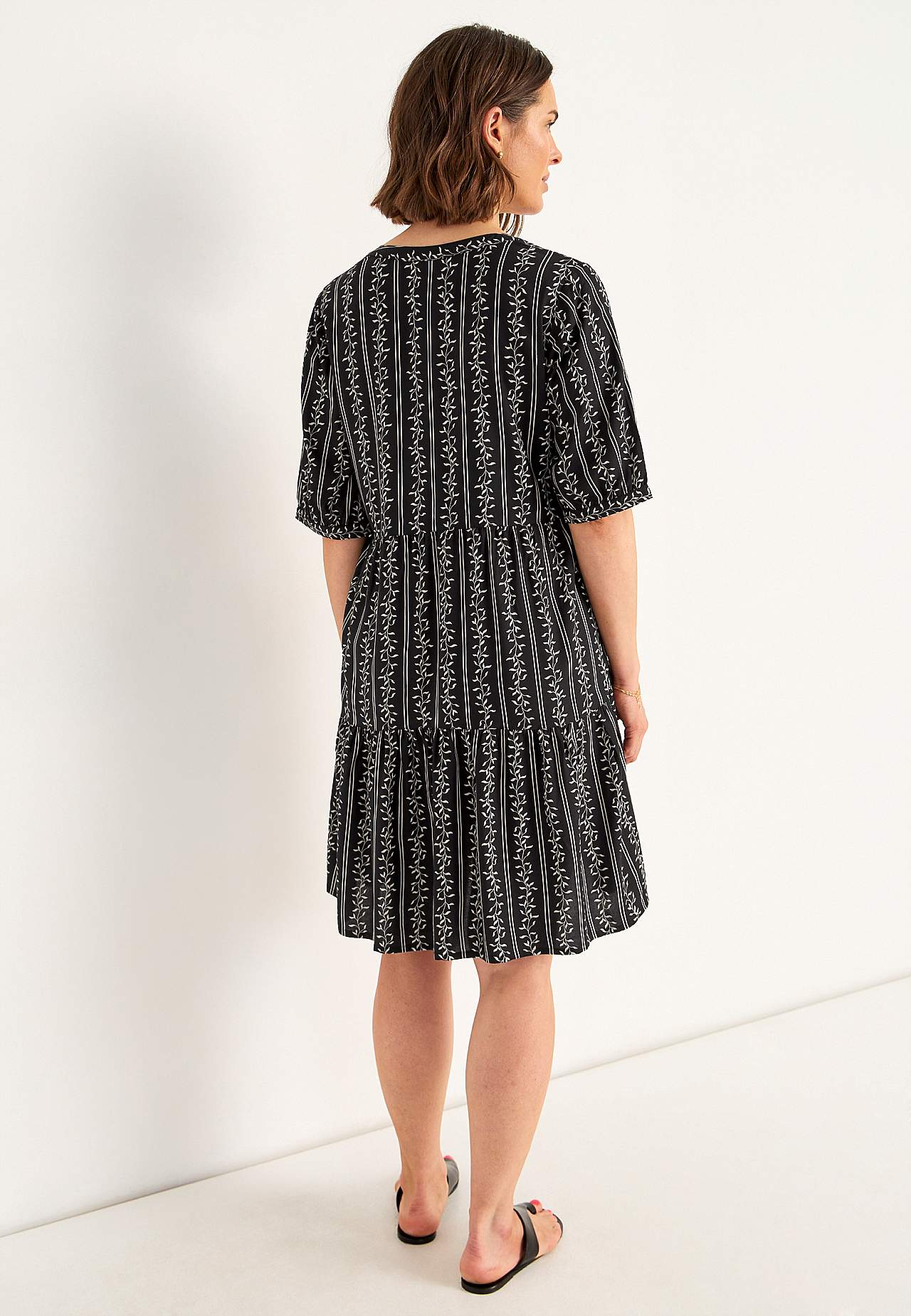 Kleid mit Volant