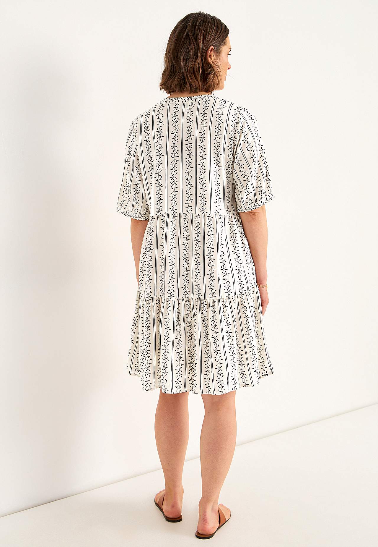 Kleid mit Volant