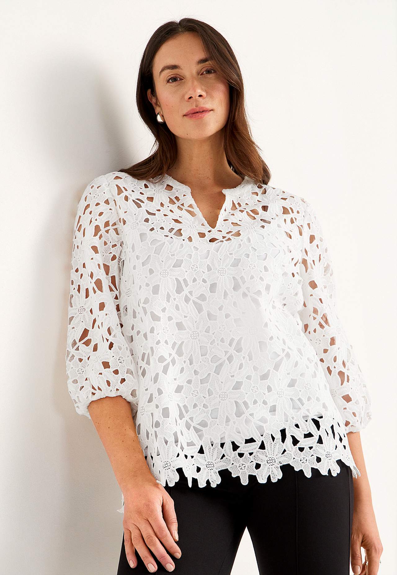 Spitzenbluse mit einem Blumen-Muster