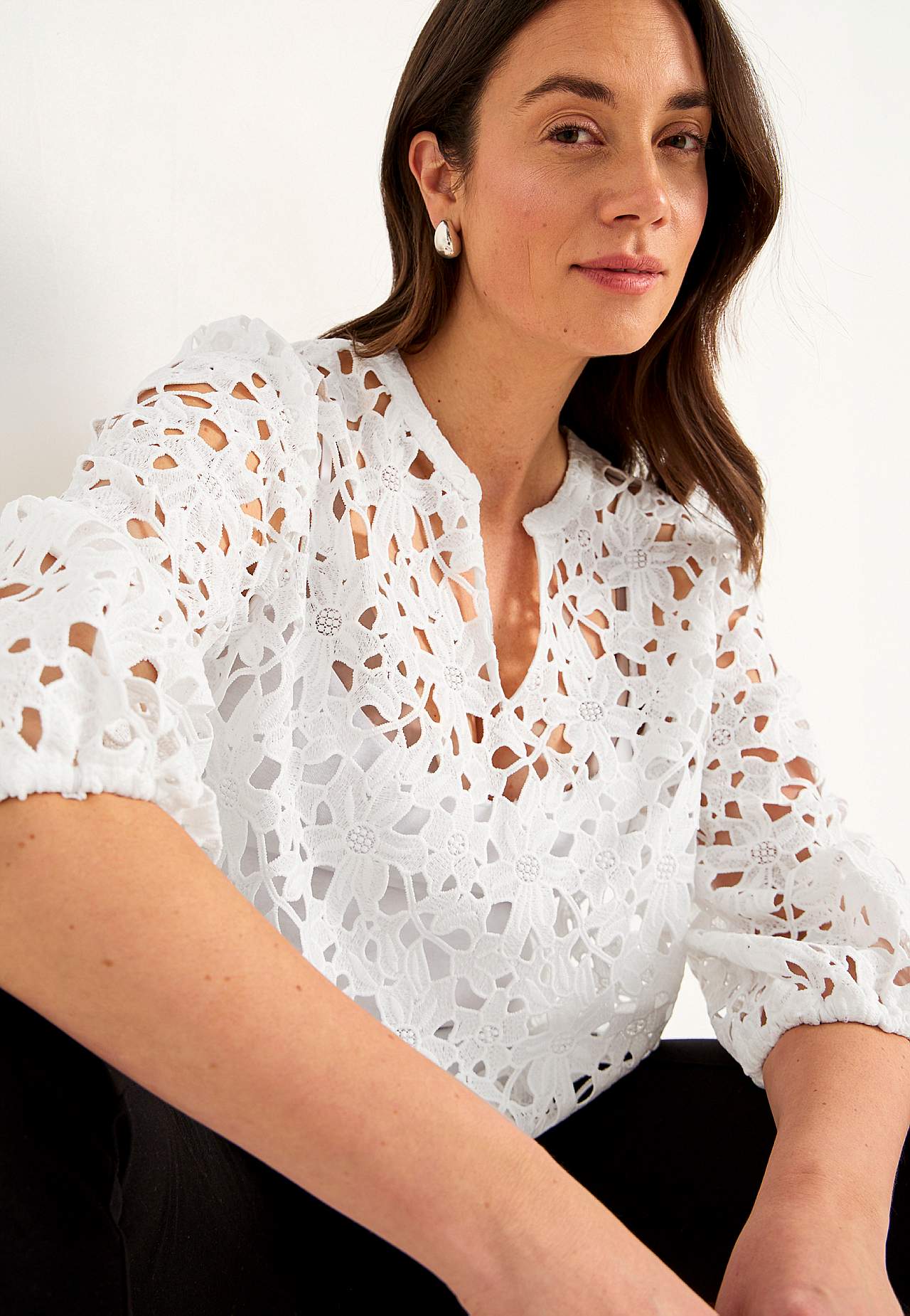 Spitzenbluse mit einem Blumen-Muster