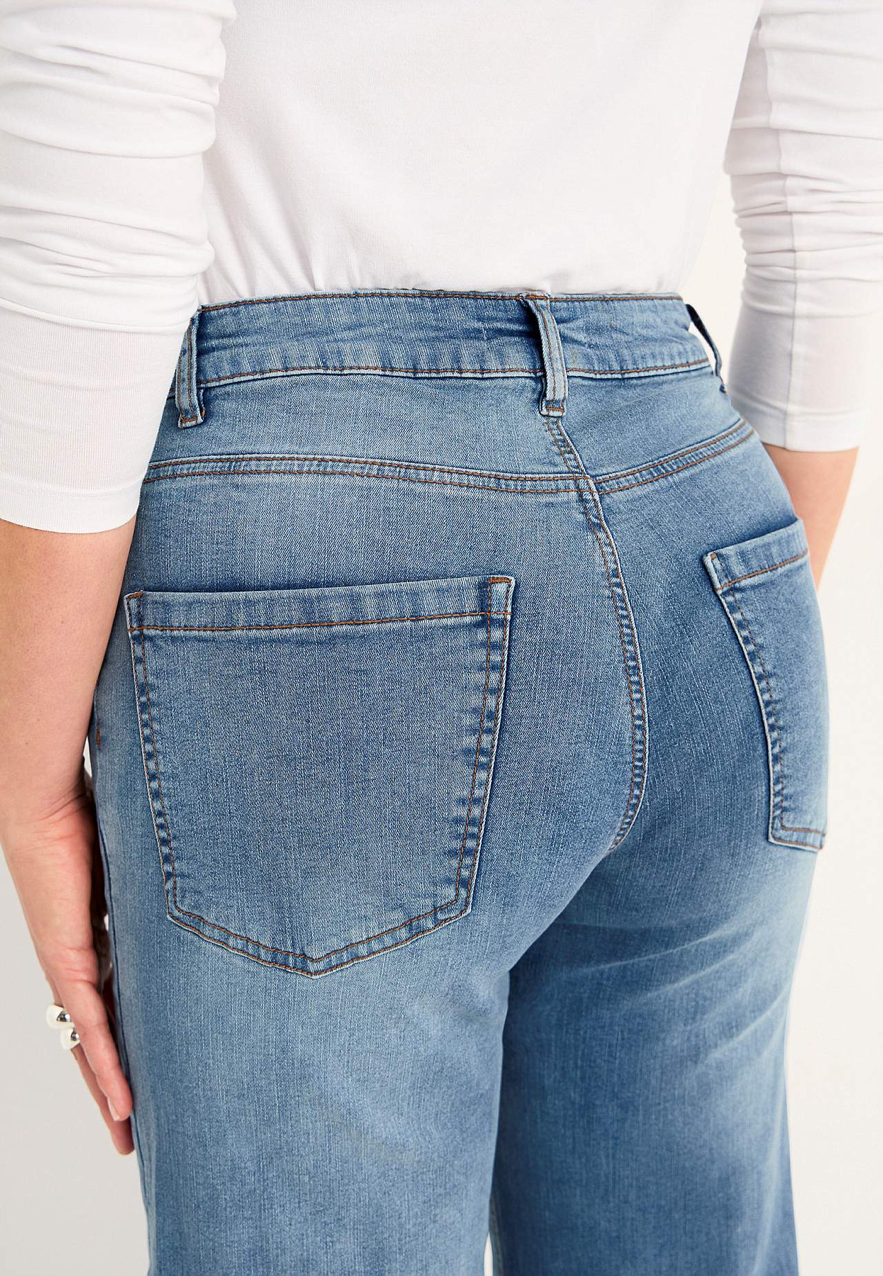 Breite, lange Jeans mit hoher Taille