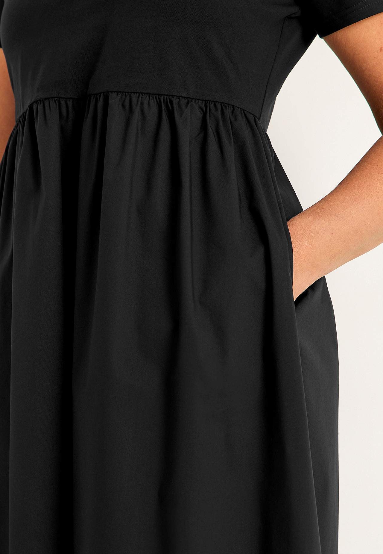 Kleid aus Popeline und Trikot