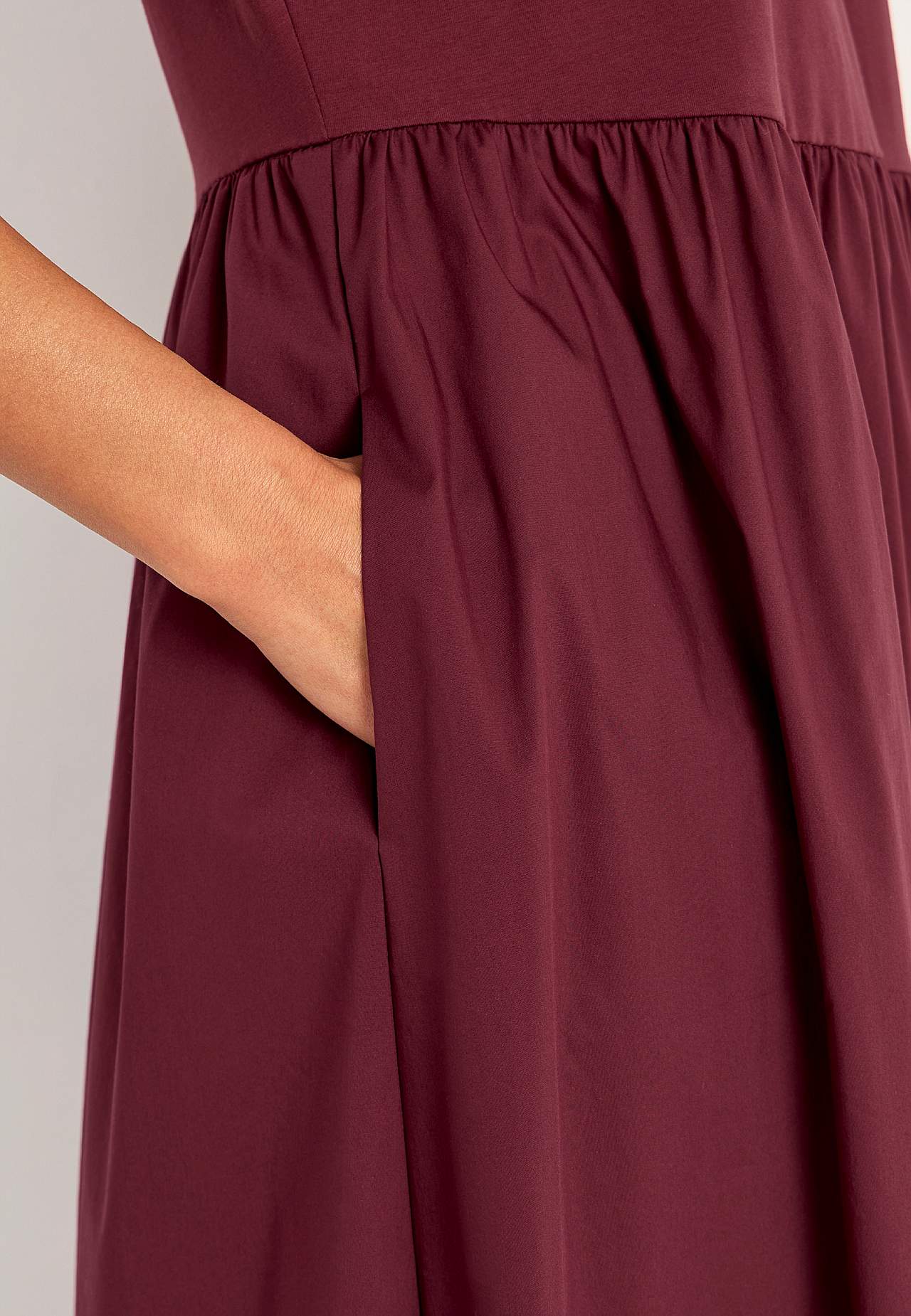 Kleid aus Popeline und Trikot