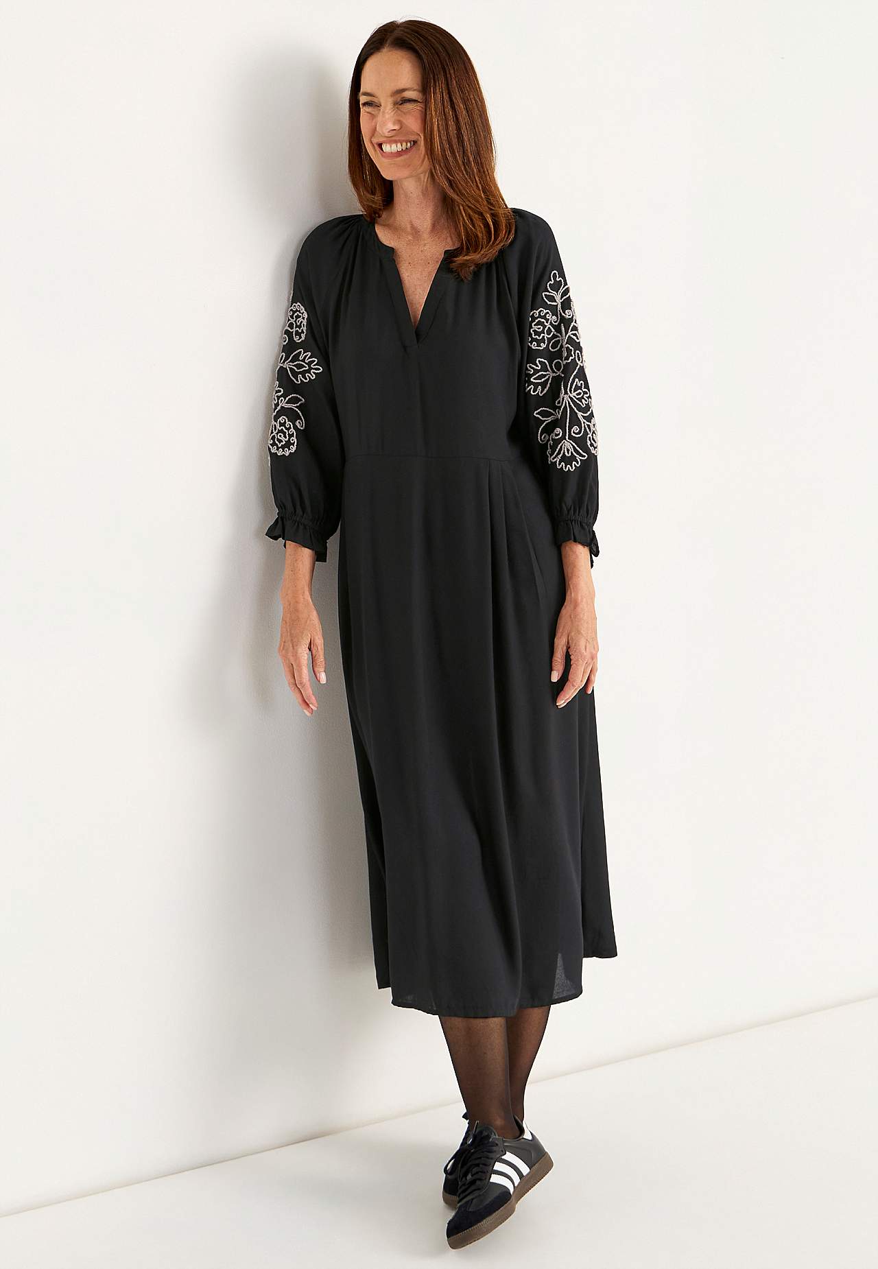 Kleid mit Stickerei
