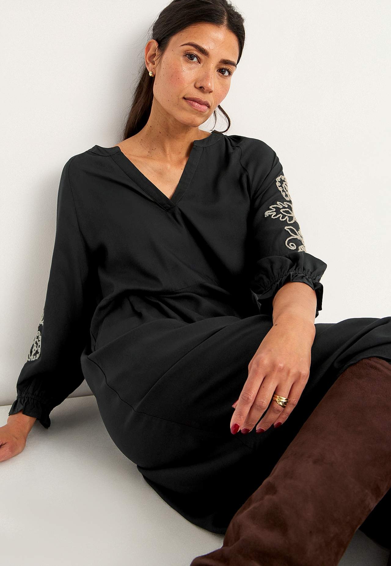 Kleid mit Stickerei
