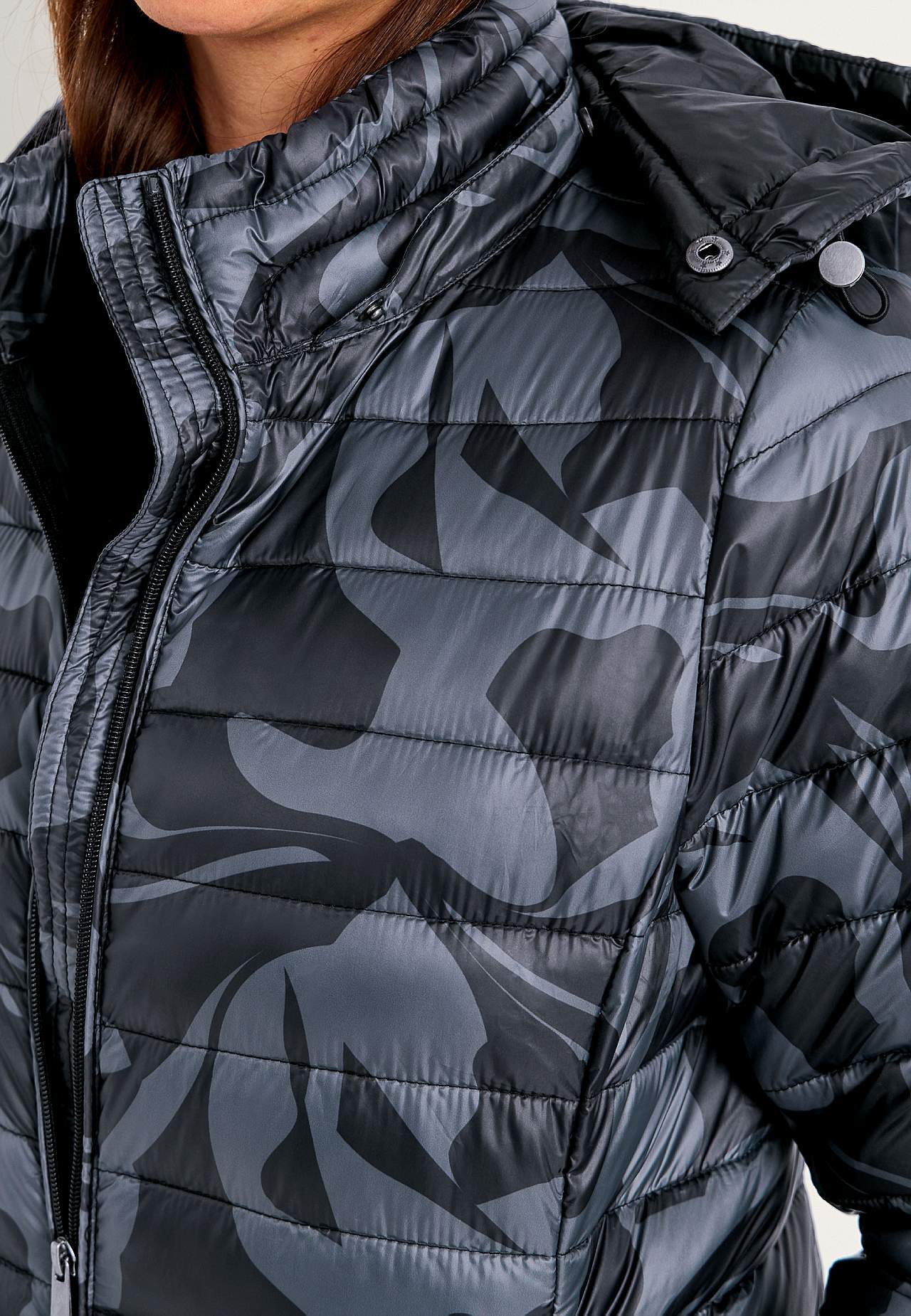 Gesteppte, gemusterte leichte Jacke