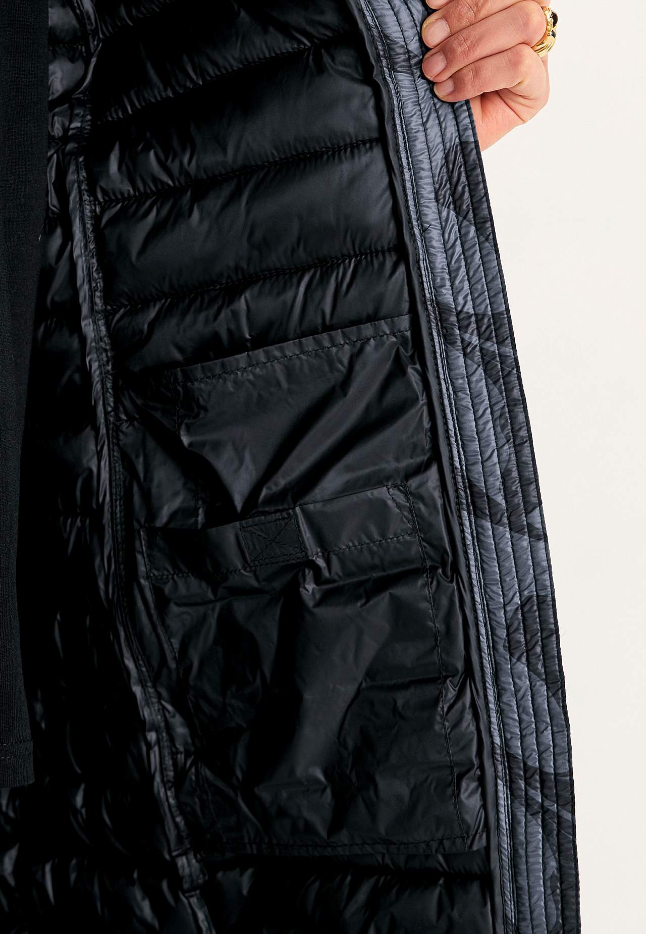 Gesteppte, gemusterte leichte Jacke