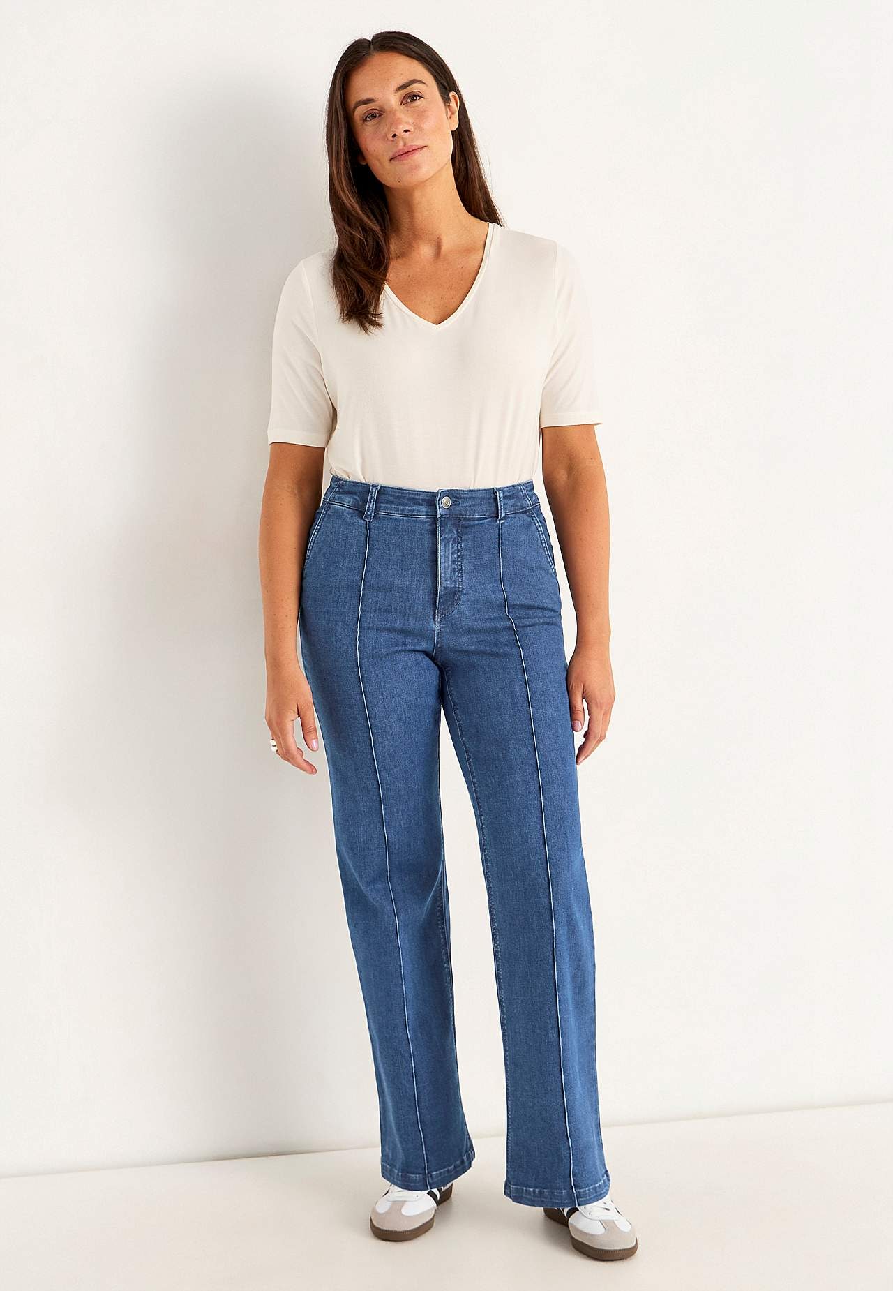 Breite Jeans mit genähten Bügelfalten Mia