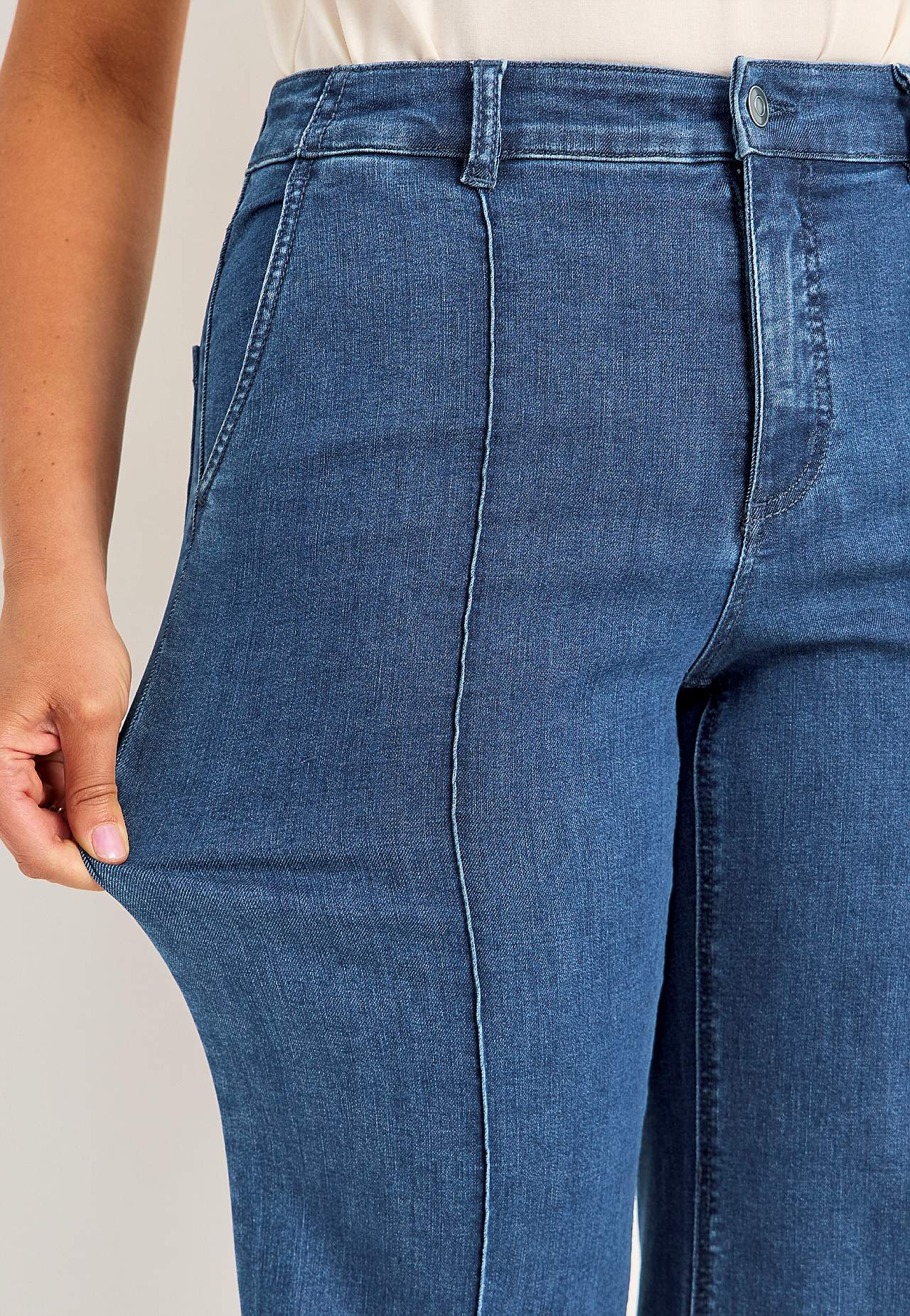 Breite Jeans mit genähten Bügelfalten Mia