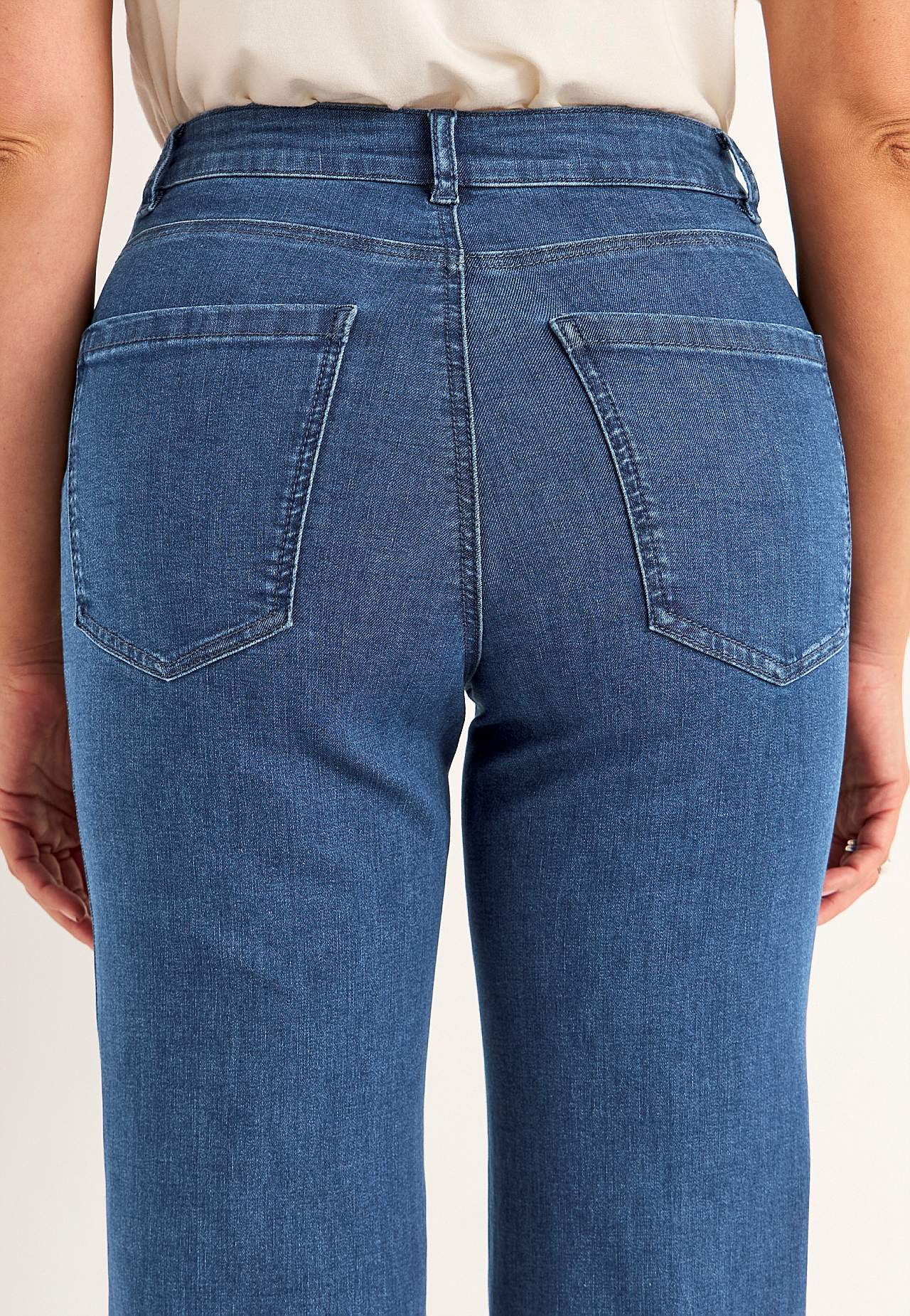 Breite Jeans mit genähten Bügelfalten Mia