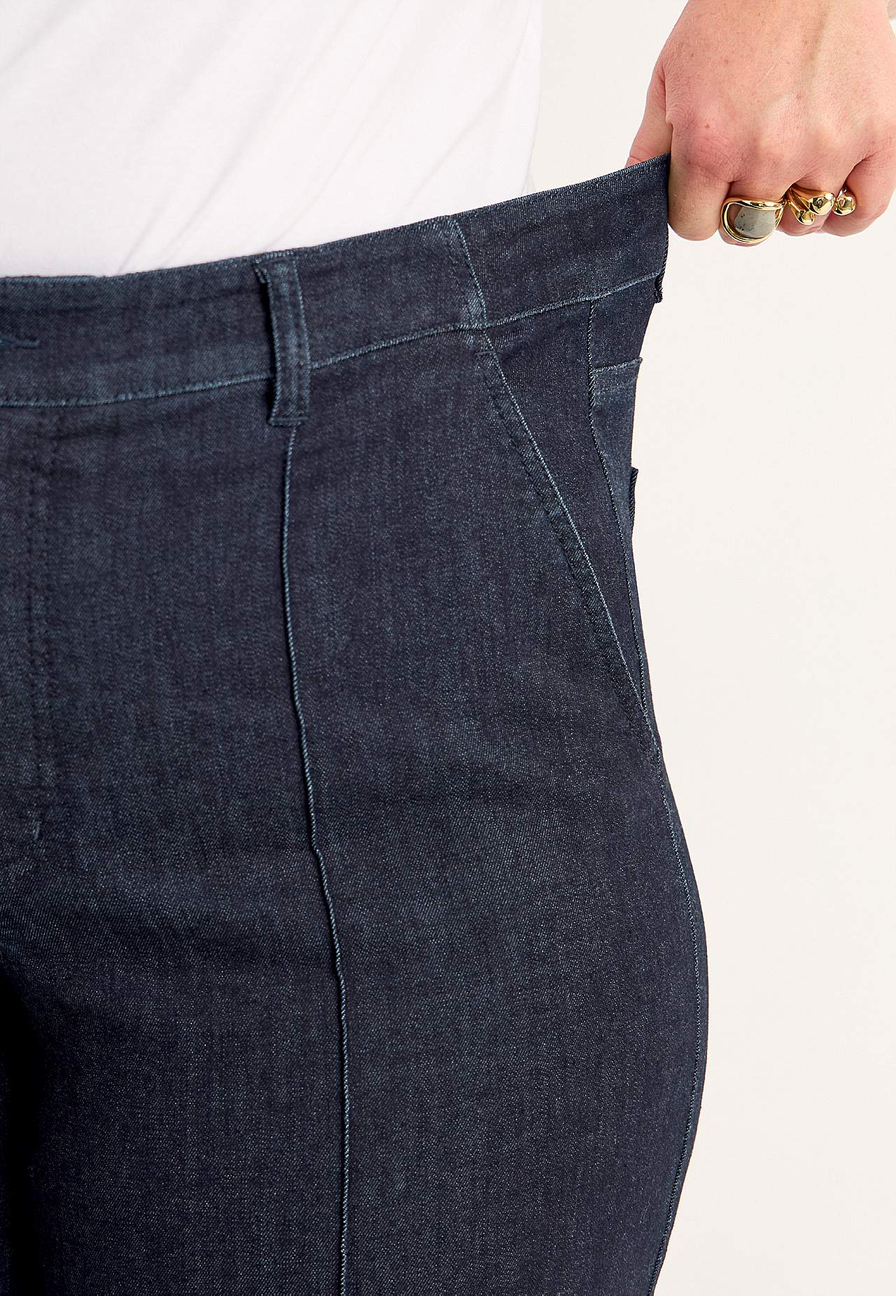 Breite Jeans mit genähten Bügelfalten Mia