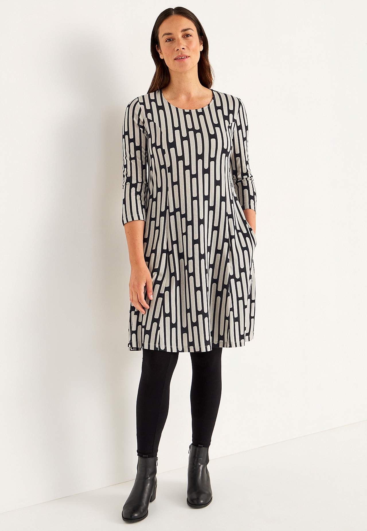Gemustertes Jerseykleid mit Taschen