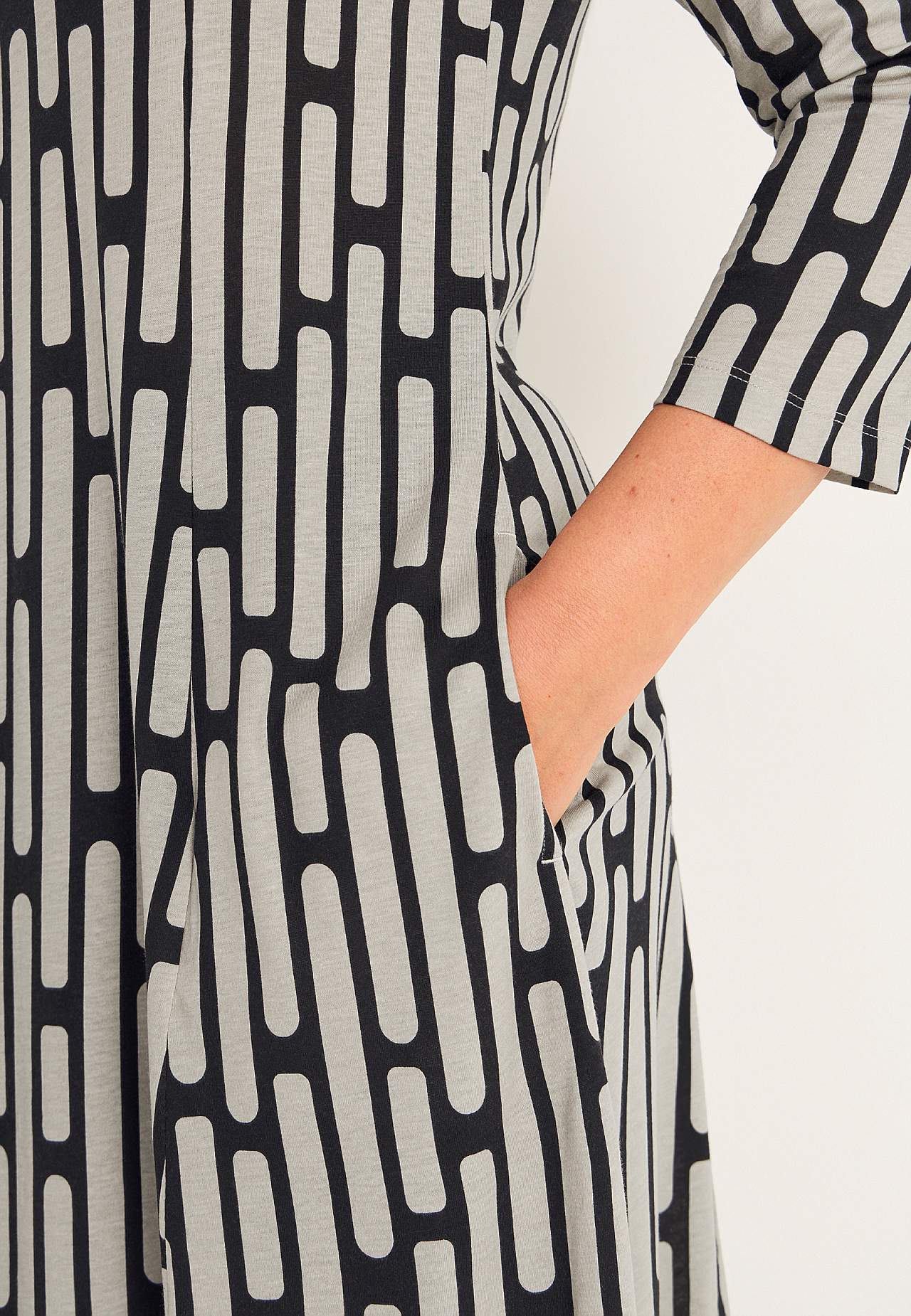 Gemustertes Jerseykleid mit Taschen
