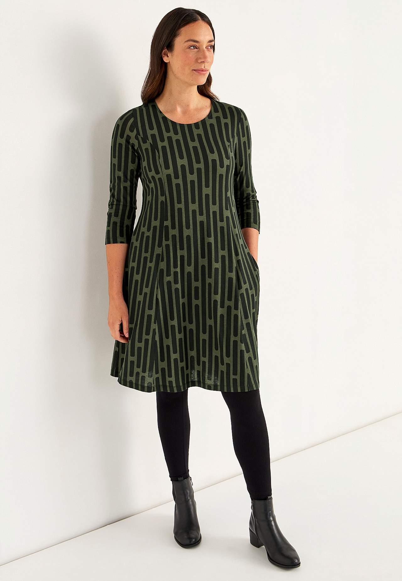 Gemustertes Jerseykleid mit Taschen