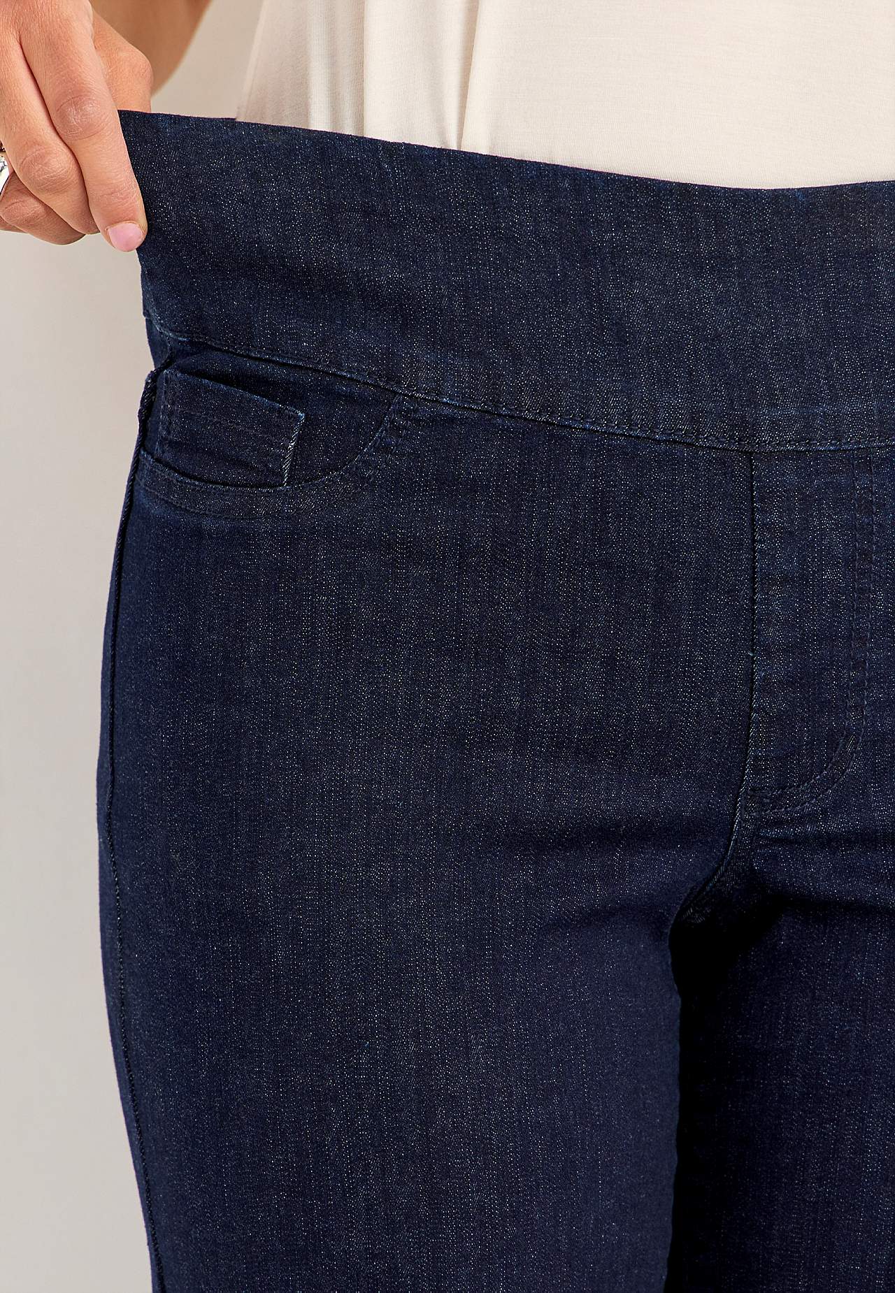 Jeans mit hohem elastischem Bund
