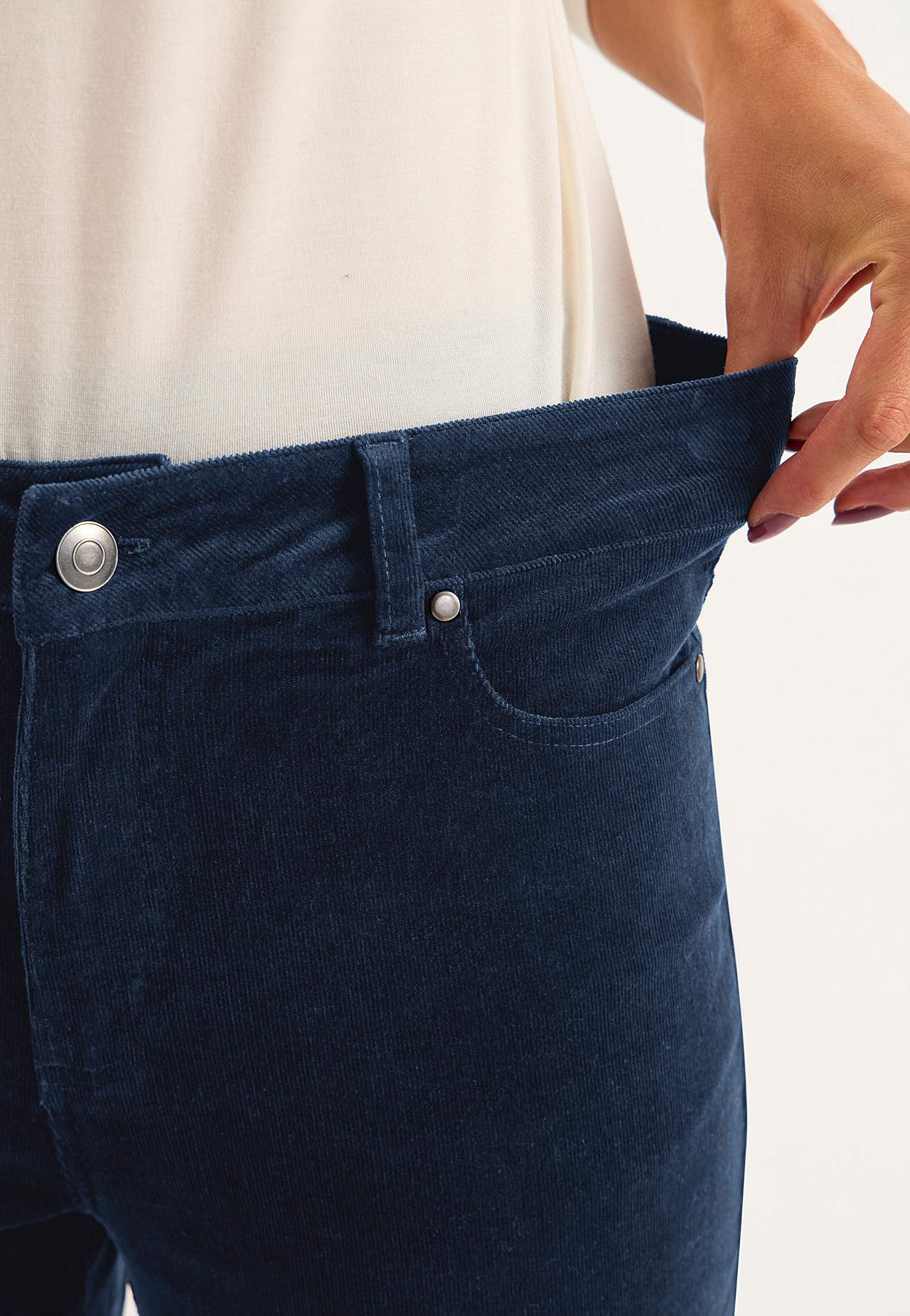 Elastische Kordhose mit geraden Beinen