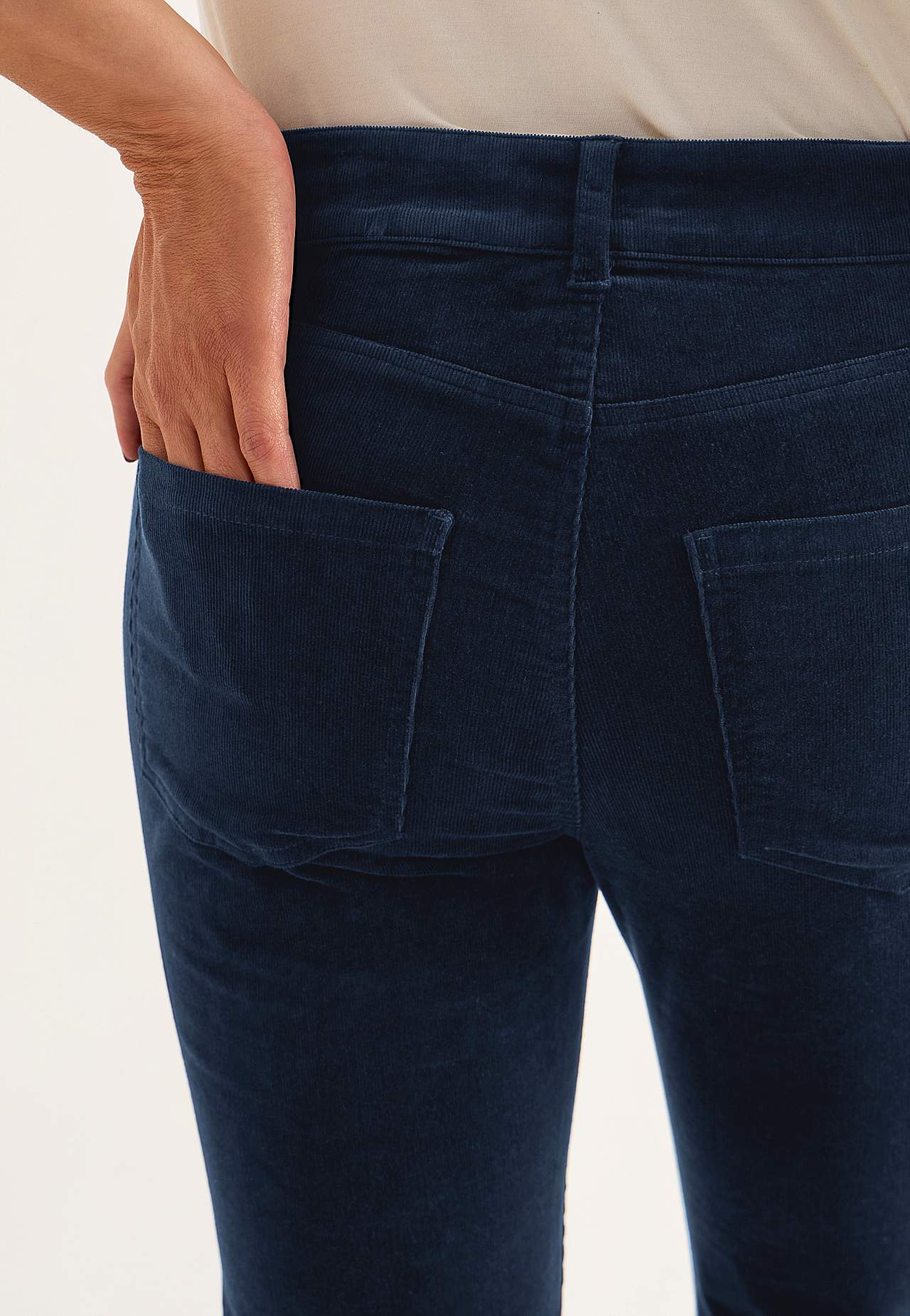 Elastische Kordhose mit geraden Beinen