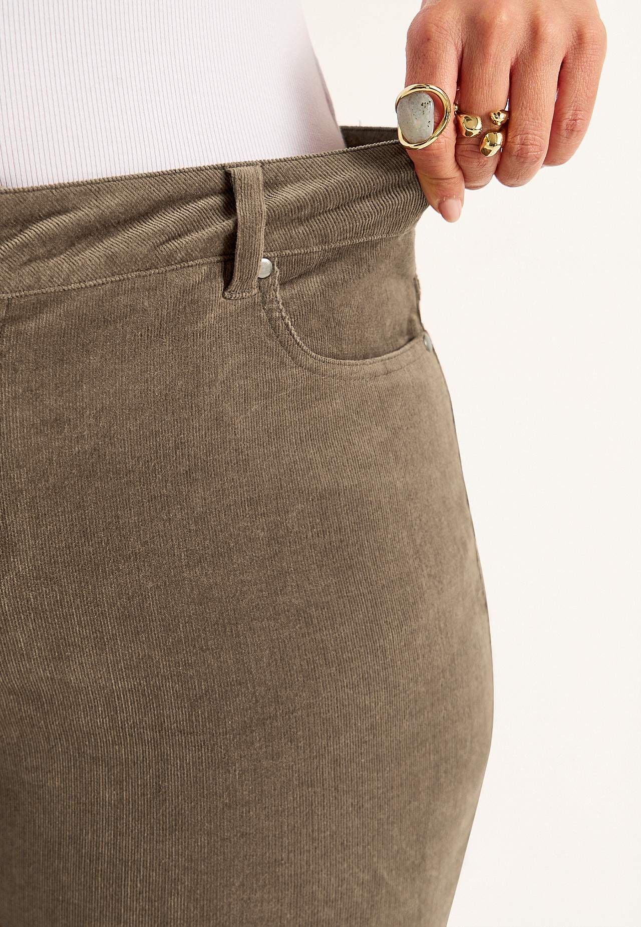 Elastische Kordhose mit geraden Beinen