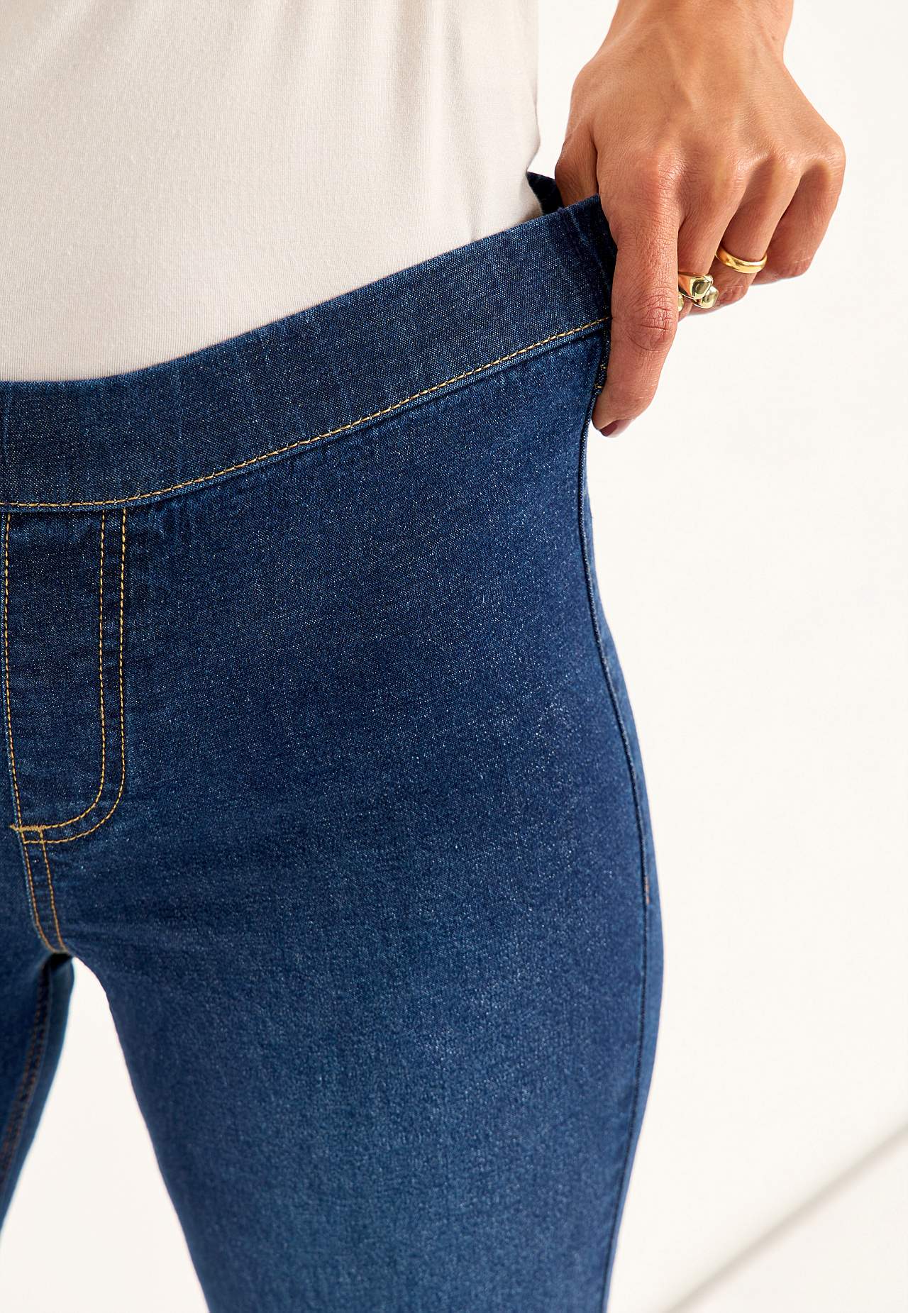 Elastische Jeggings mit Bootcut-Schnitt